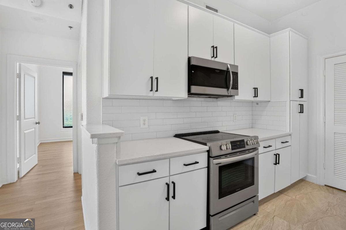 1 bedroom, 1 bathroom, 1,363 sq ft condominium for sale at 3445 Stratford Road 2403, Atlanta, GA 30326 — photo 9