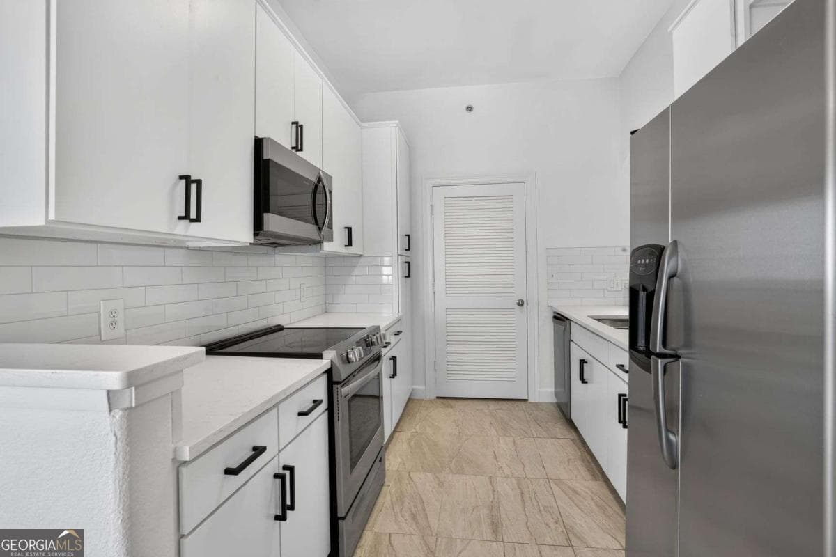 1 bedroom, 1 bathroom, 1,363 sq ft condominium for sale at 3445 Stratford Road 2403, Atlanta, GA 30326 — photo 10