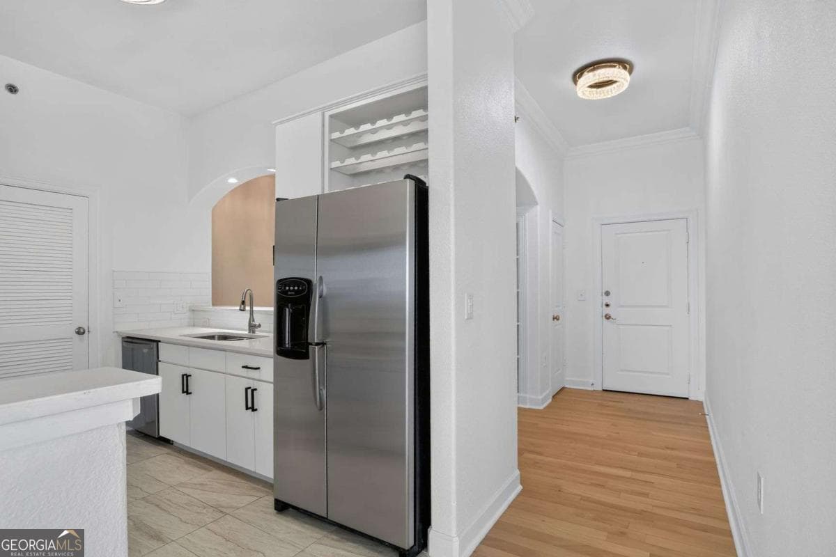 1 bedroom, 1 bathroom, 1,363 sq ft condominium for sale at 3445 Stratford Road 2403, Atlanta, GA 30326 — photo 4