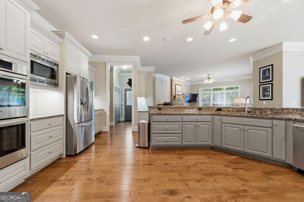 6 bedroom, 5 bathroom, 6,865 sq ft single family residence for sale at 348 Aviemore Lane, Suwanee, GA 30024 — photo 5
