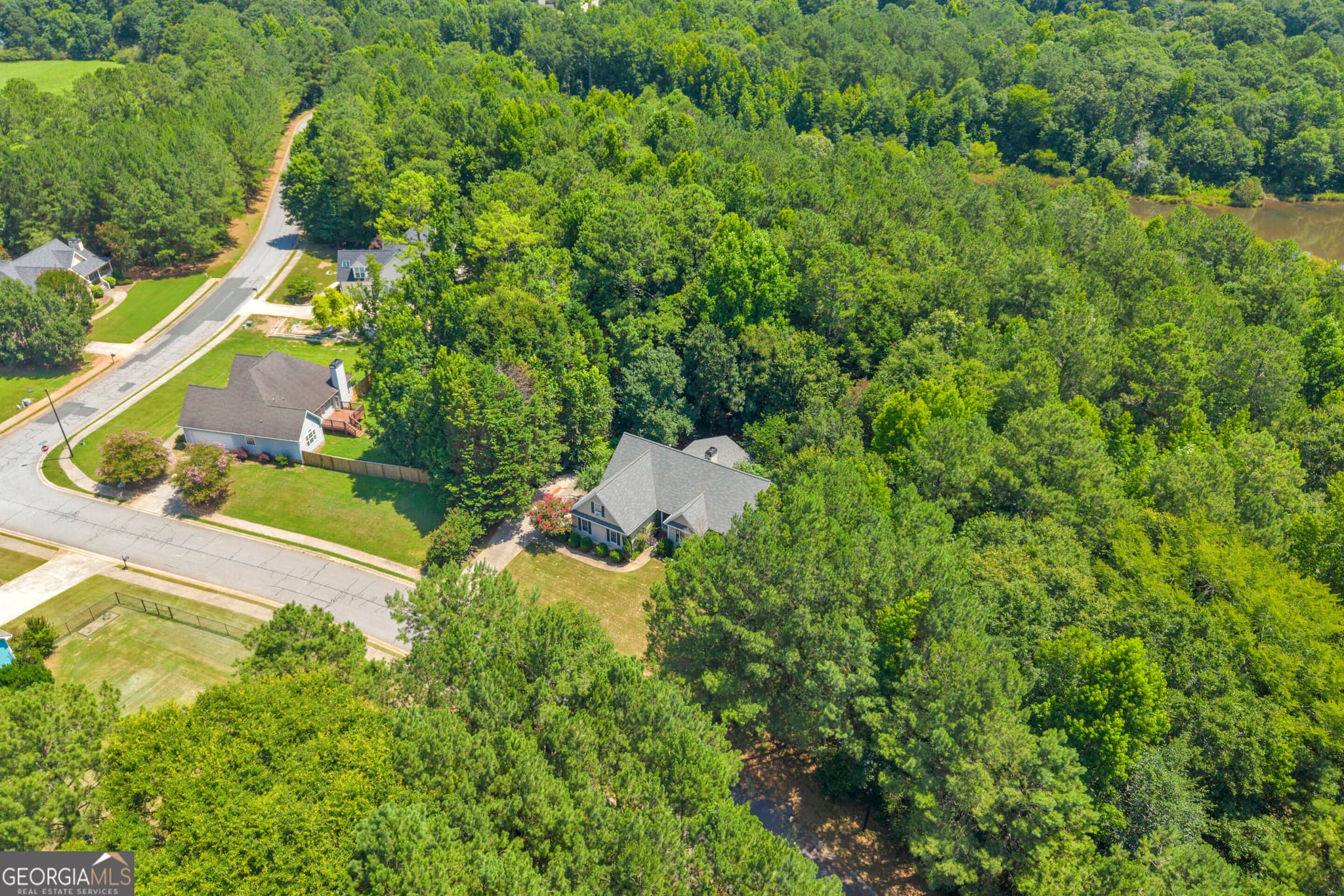 4 bedroom, 2 bathroom, 1,755 sq ft single family residence for sale at 905 Daisy Lane, Athens, GA 30605 — photo 2
