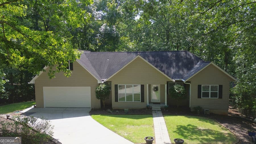 4 bedroom, 2.5 bathroom, 2,866 sq ft single family residence for sale at 120 Warpaint Lane, Westminster, SC 29693