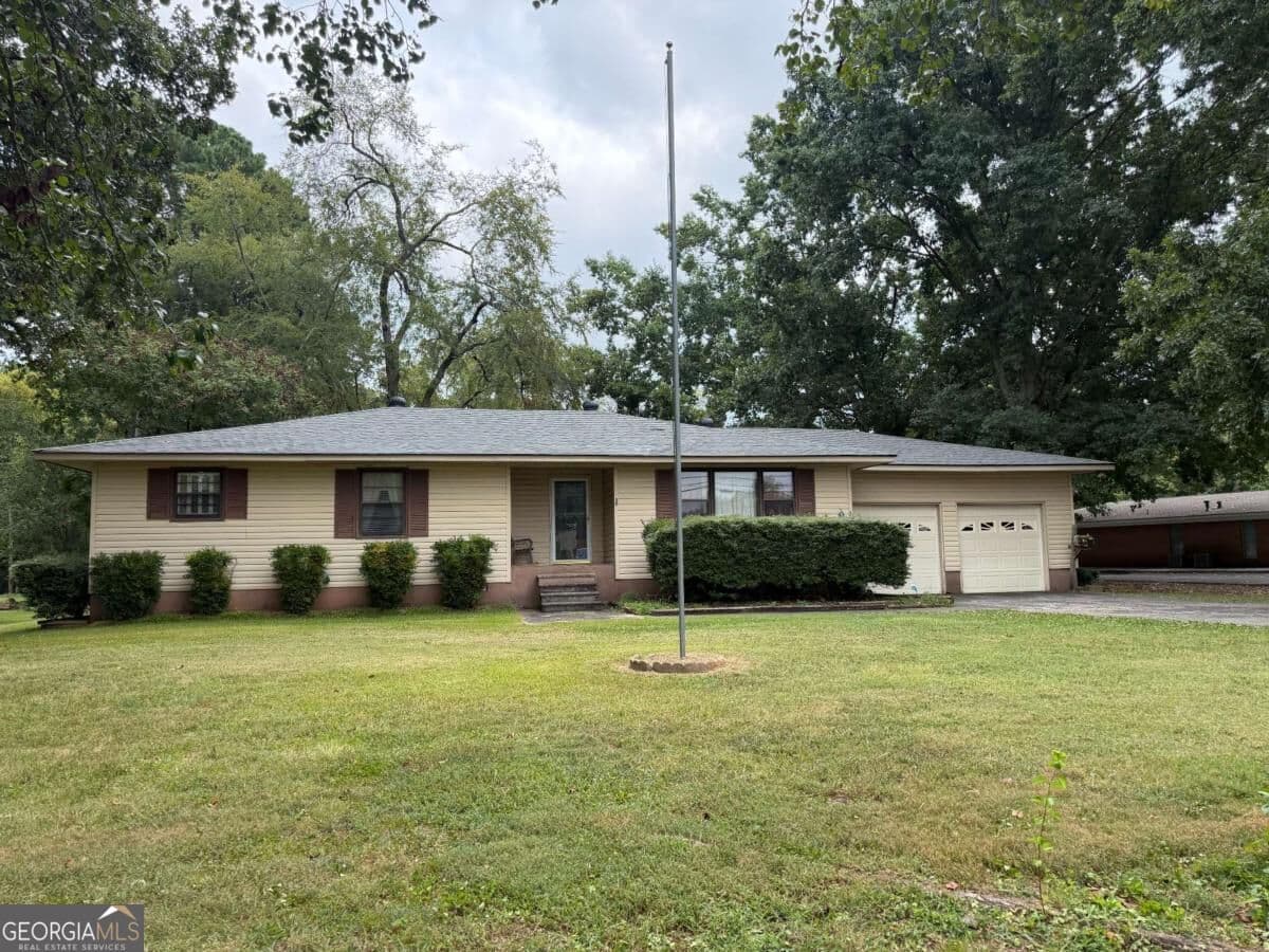 2 bedroom, 2 bathroom, 1,835 sq ft single family residence for sale at 30 Rome Road, Cave Spring, GA 30124