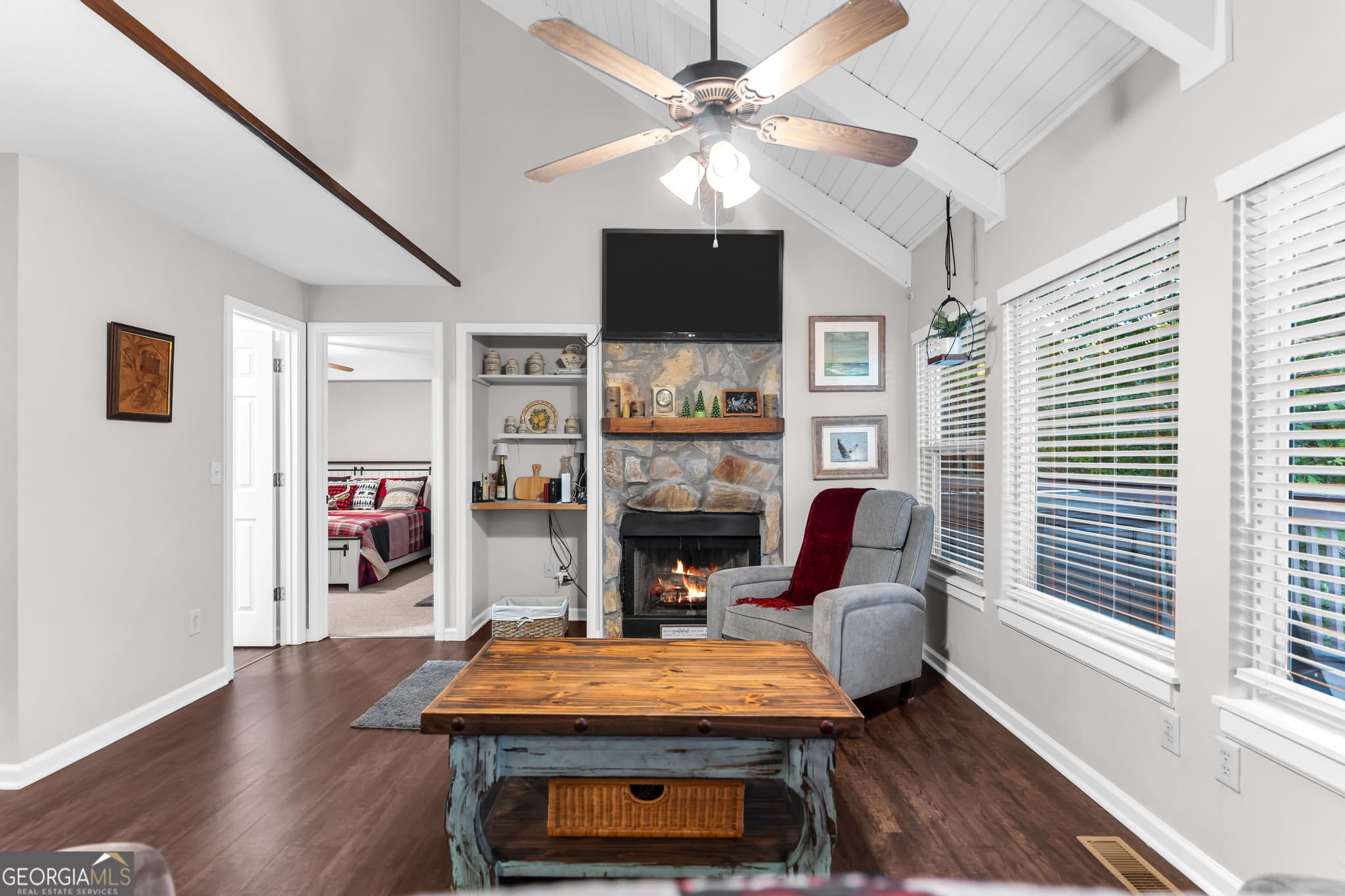 3 bedroom, 3 bathroom, 1,312 sq ft cabin,single family residence for sale at 170 Alte Bruecke Strasse, Helen, GA 30545 — photo 3
