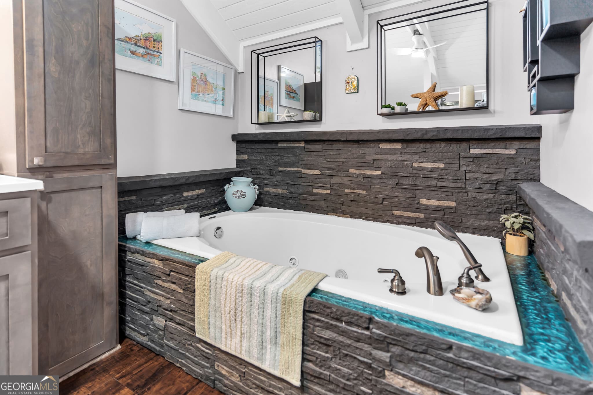 3 bedroom, 3 bathroom, 1,312 sq ft cabin,single family residence for sale at 170 Alte Bruecke Strasse, Helen, GA 30545 — photo 9