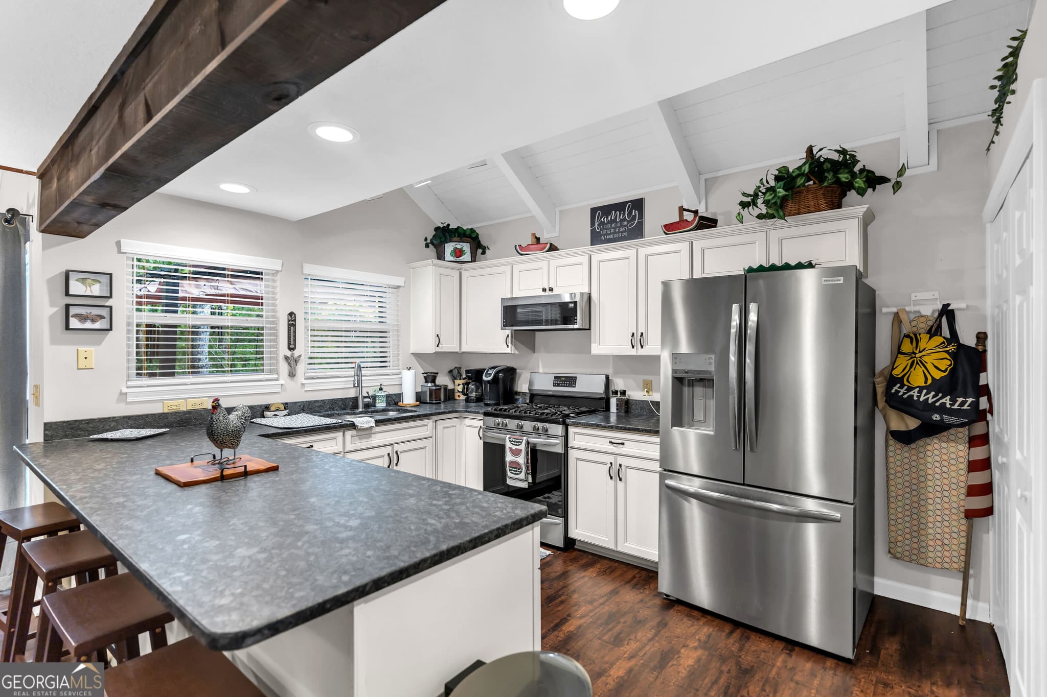 3 bedroom, 3 bathroom, 1,312 sq ft cabin,single family residence for sale at 170 Alte Bruecke Strasse, Helen, GA 30545 — photo 4