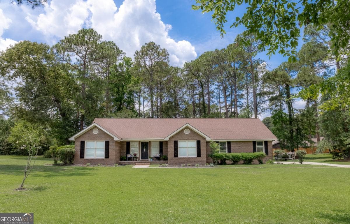 3 bedroom, 2 bathroom, 2,206 sq ft single family residence sold at 114 Hazelwood Drive, Statesboro, GA 30458