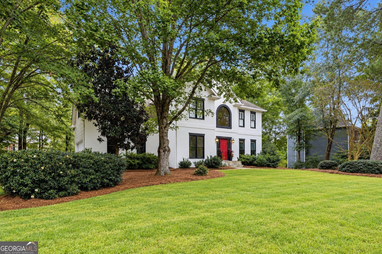 5 bedroom, 3.5 bathroom, 3,475 sq ft single family residence for sale at 8005 Canter Lane, Alpharetta, GA 30009 — photo 3
