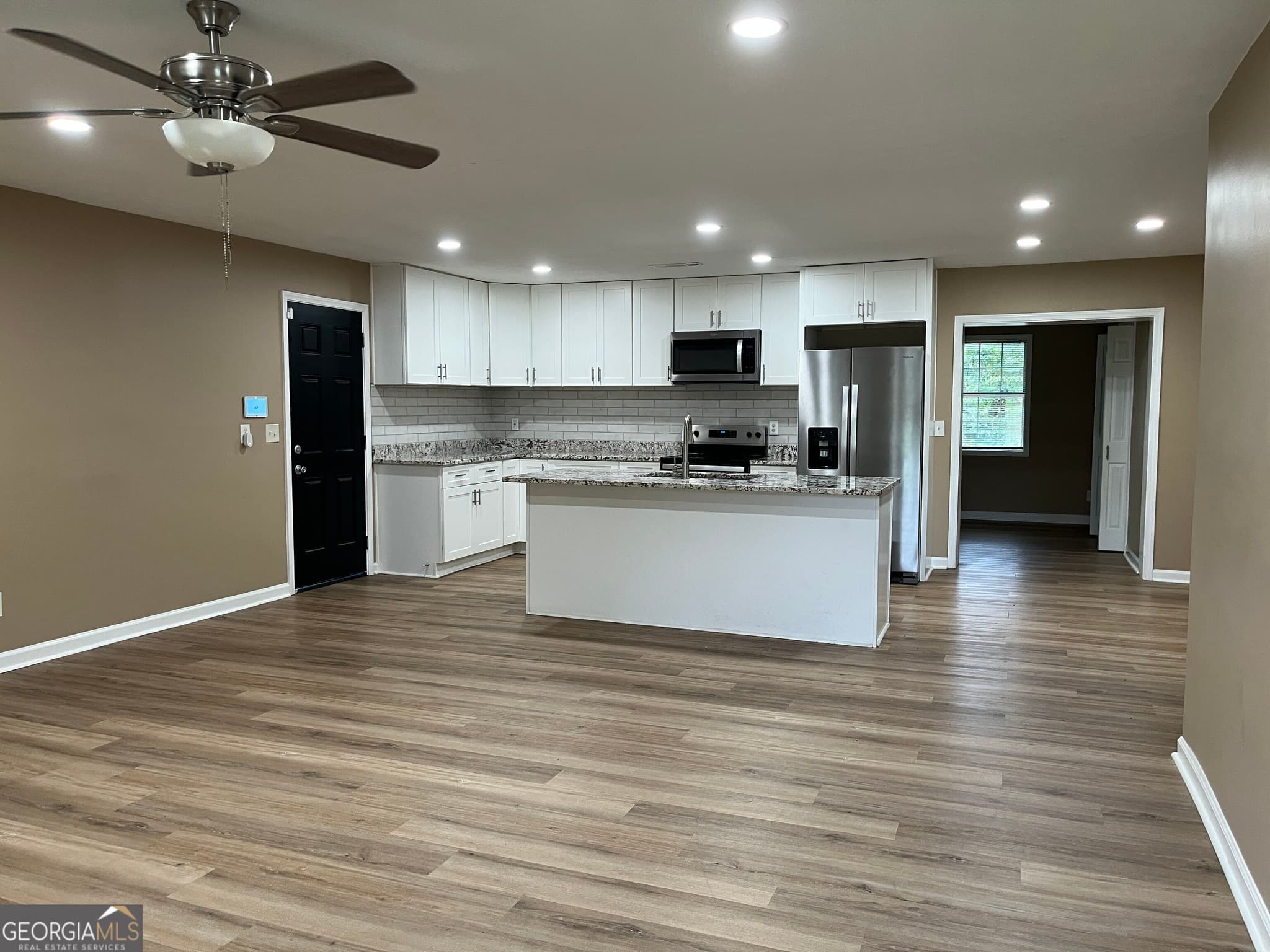 3 bedroom, 2 bathroom, 1,612 sq ft single family residence for sale at 5142 Delray Drive, Columbus, GA 31907 — photo 2