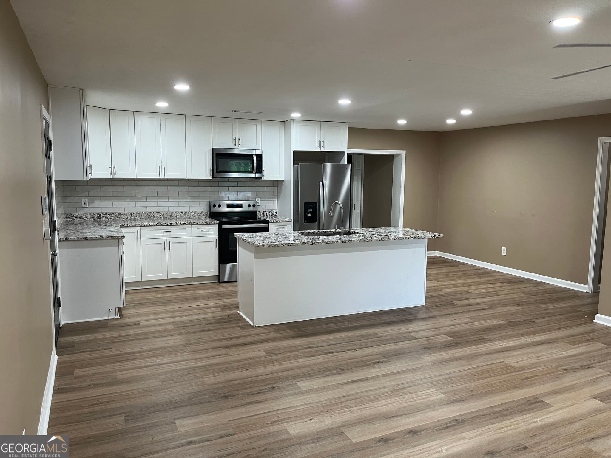 3 bedroom, 2 bathroom, 1,612 sq ft single family residence for sale at 5142 Delray Drive, Columbus, GA 31907 — photo 4