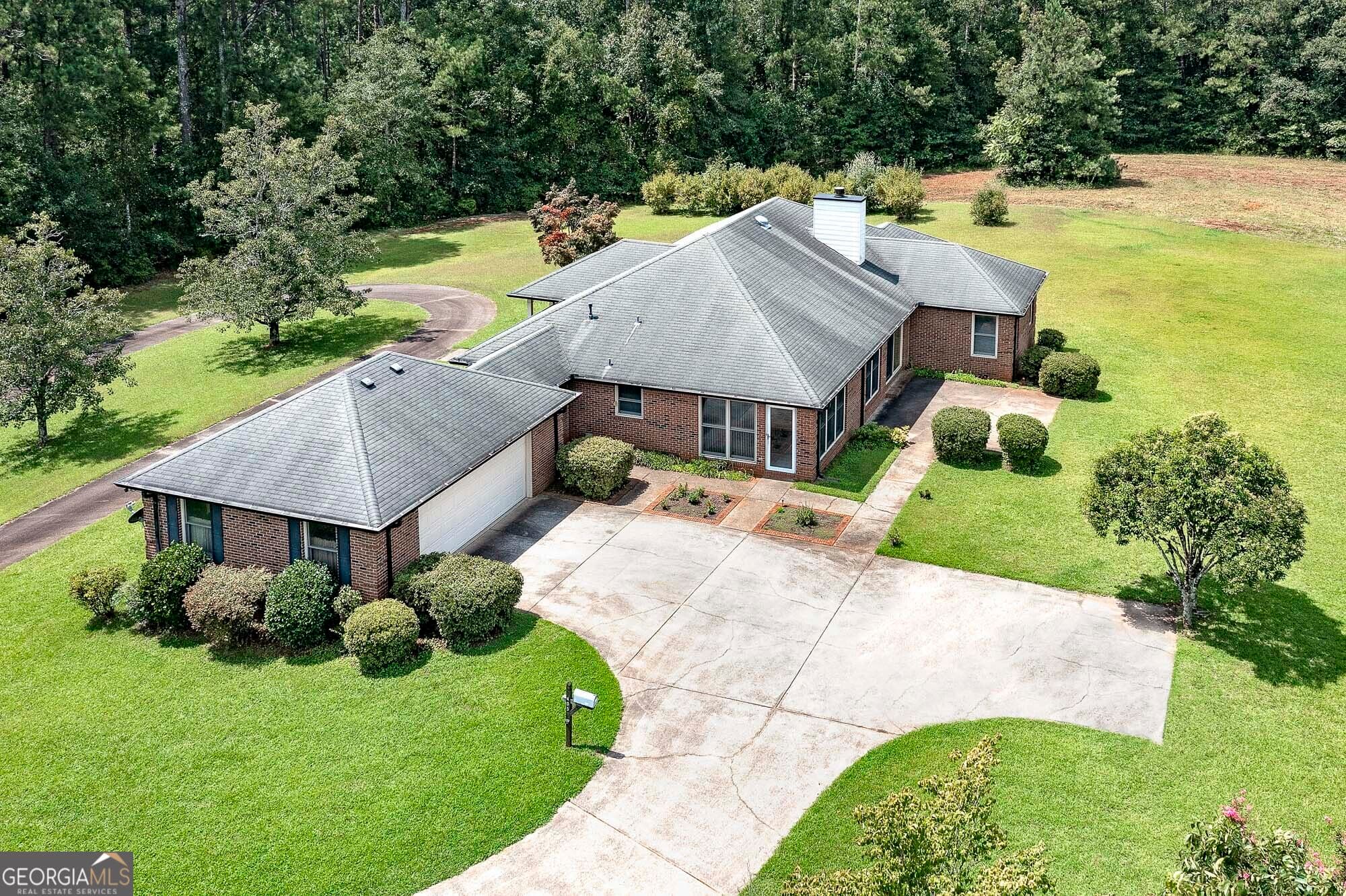 3 bedroom, 3 bathroom, 2,827 sq ft single family residence for sale at 405 Kelleytown Road, Mcdonough, GA 30252 — photo 2