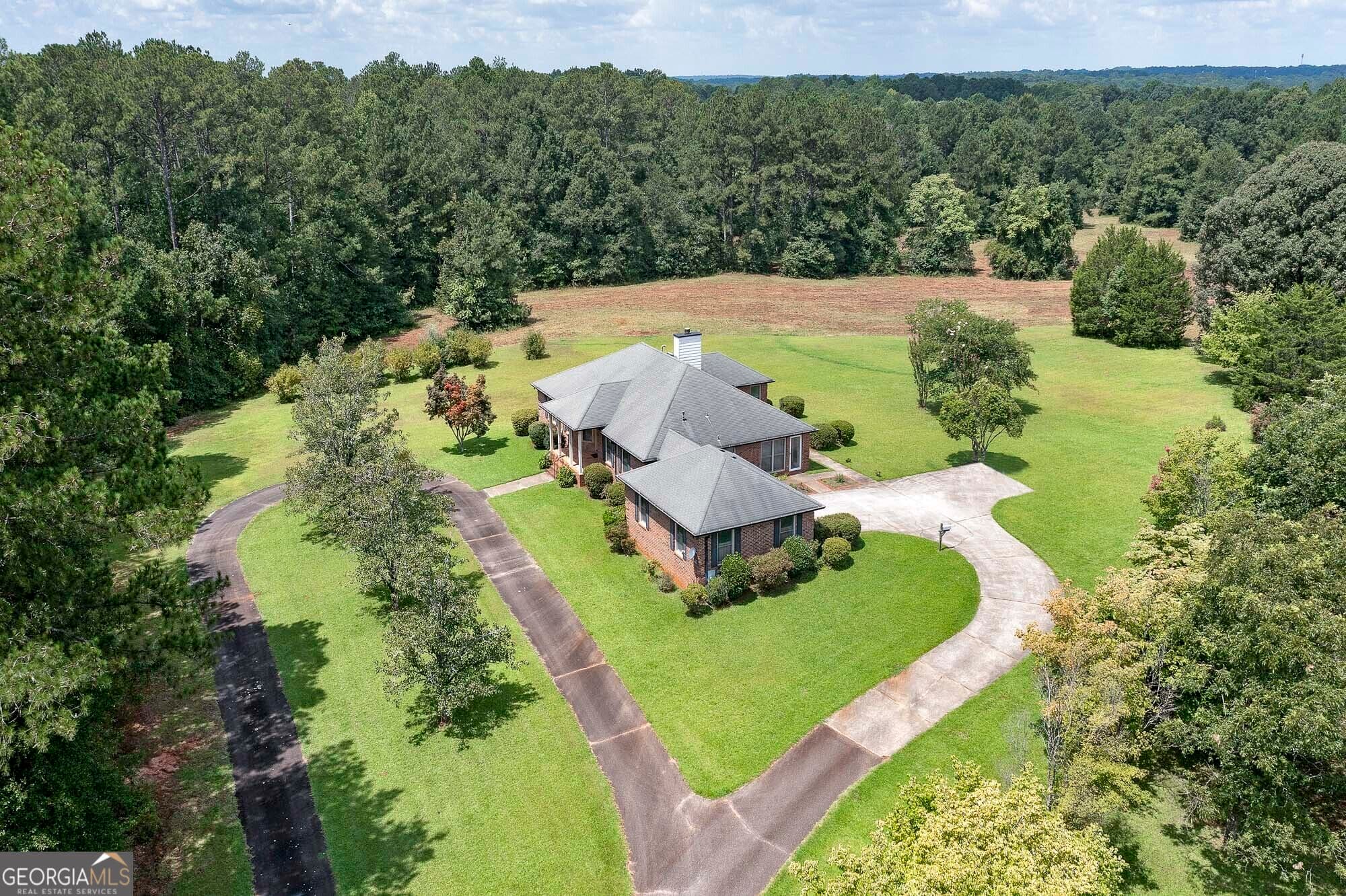 3 bedroom, 3 bathroom, 2,827 sq ft single family residence for sale at 405 Kelleytown Road, Mcdonough, GA 30252 — photo 3