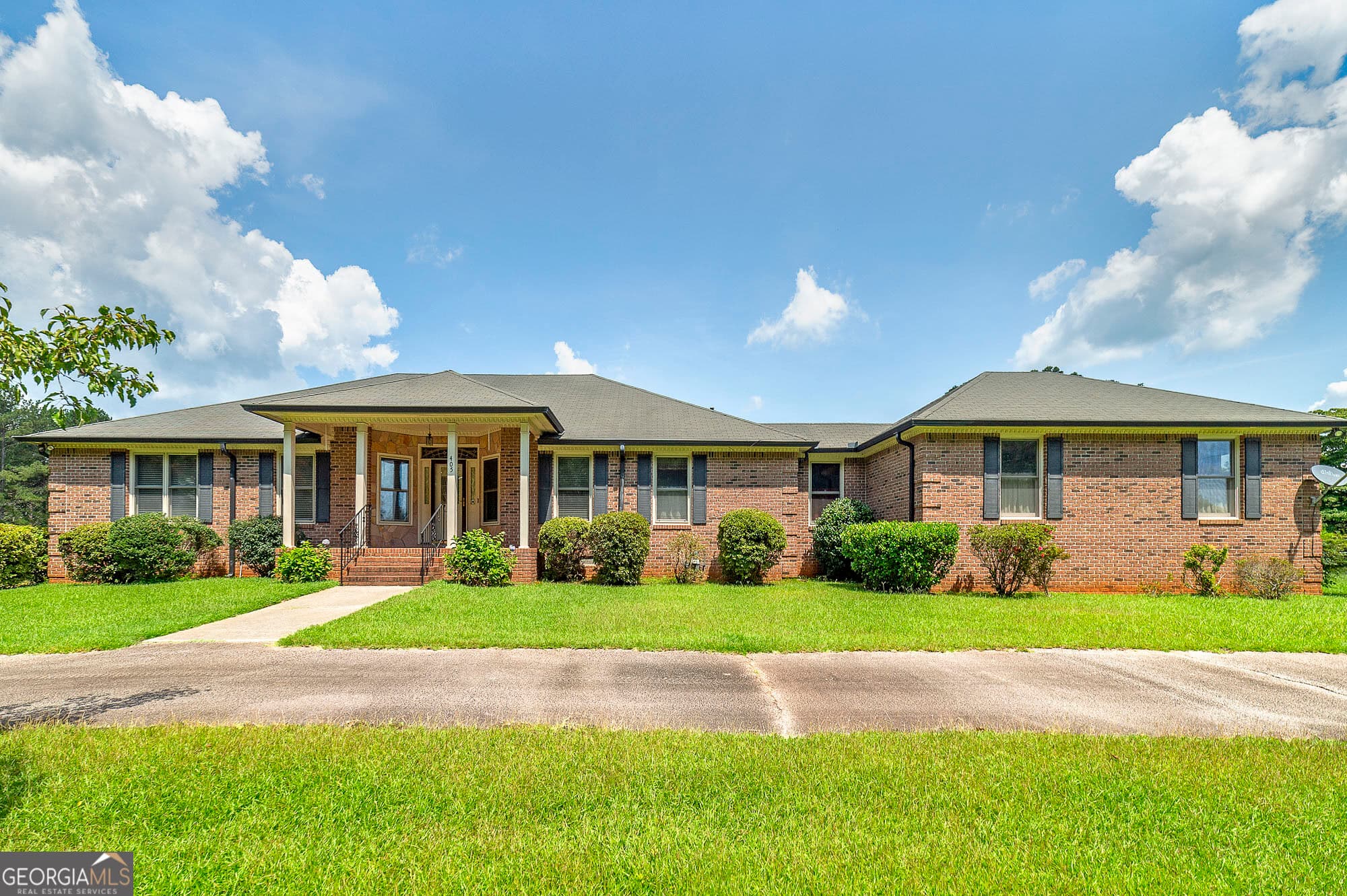 3 bedroom, 3 bathroom, 2,827 sq ft single family residence for sale at 405 Kelleytown Road, Mcdonough, GA 30252 — photo 4