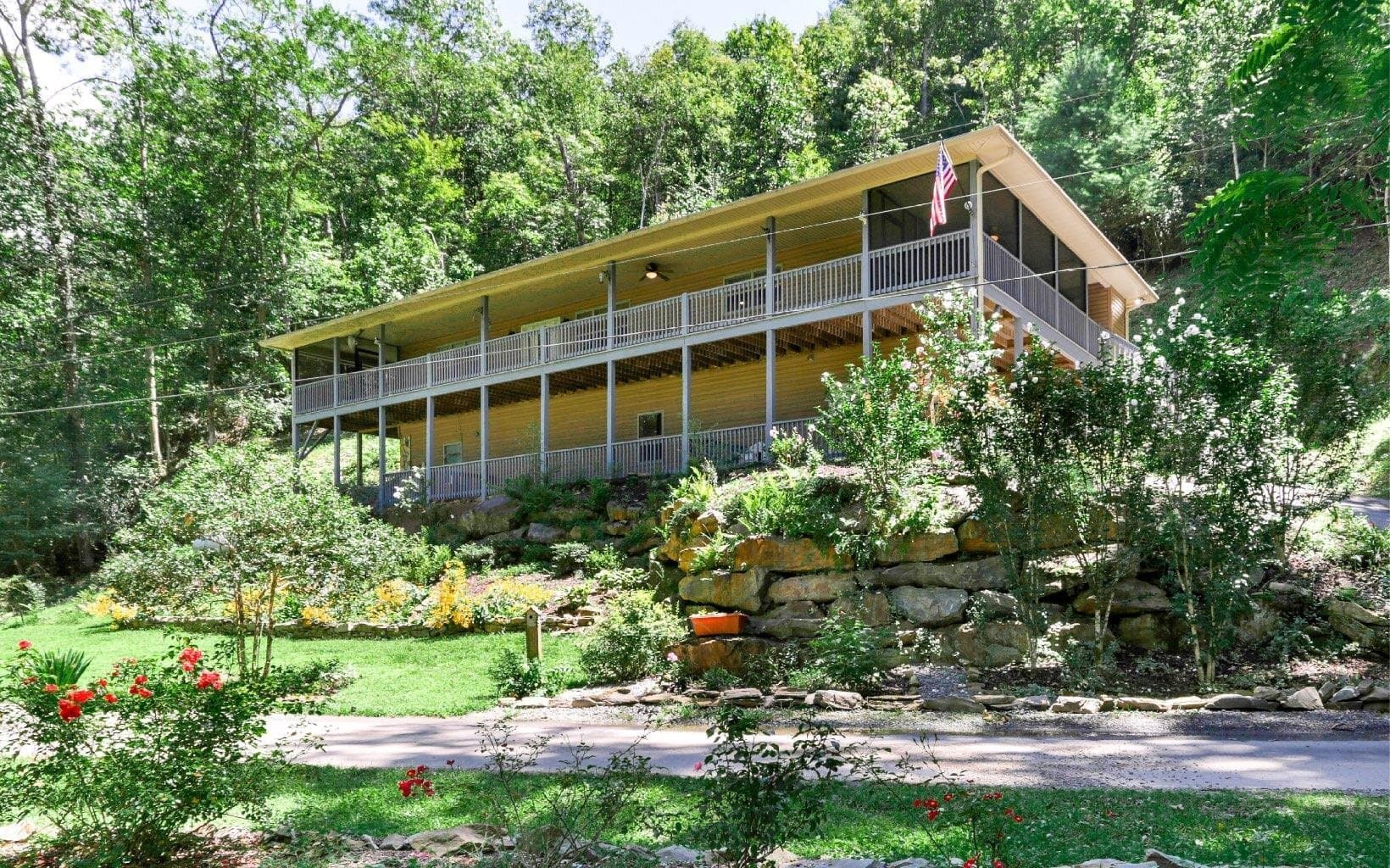 3 bedroom, 2 bathroom single family residence sold at 204 Hiawassee River Road, Brasstown, NC 28902