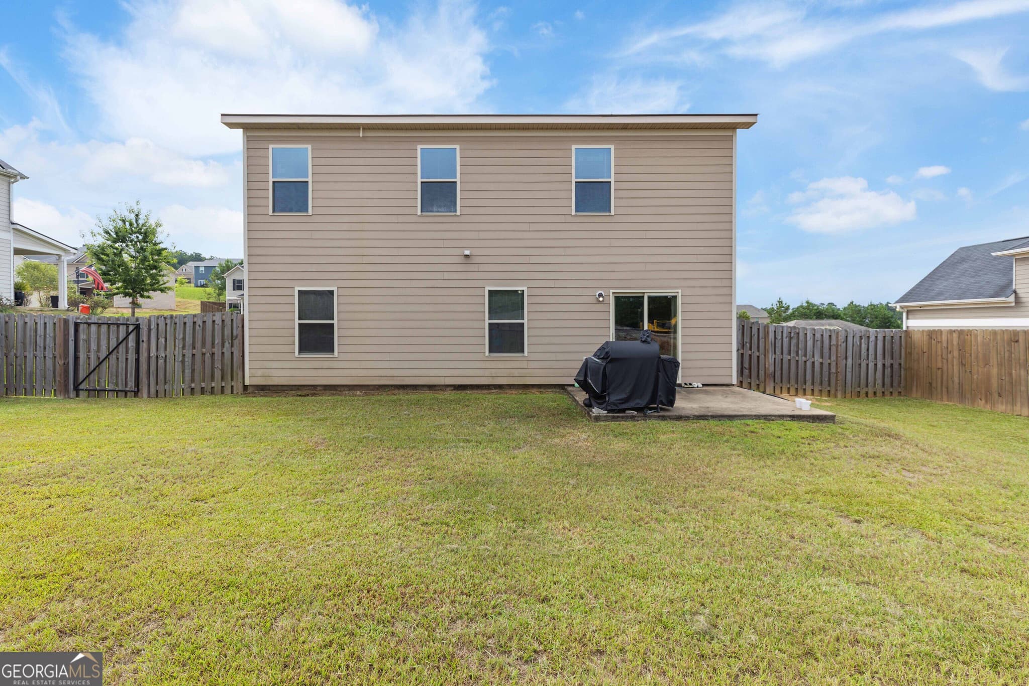 4 bedroom, 2.5 bathroom, 2,184 sq ft single family residence under contract at 5129 Magazine Lane, Columbus, GA 31907 — photo 2