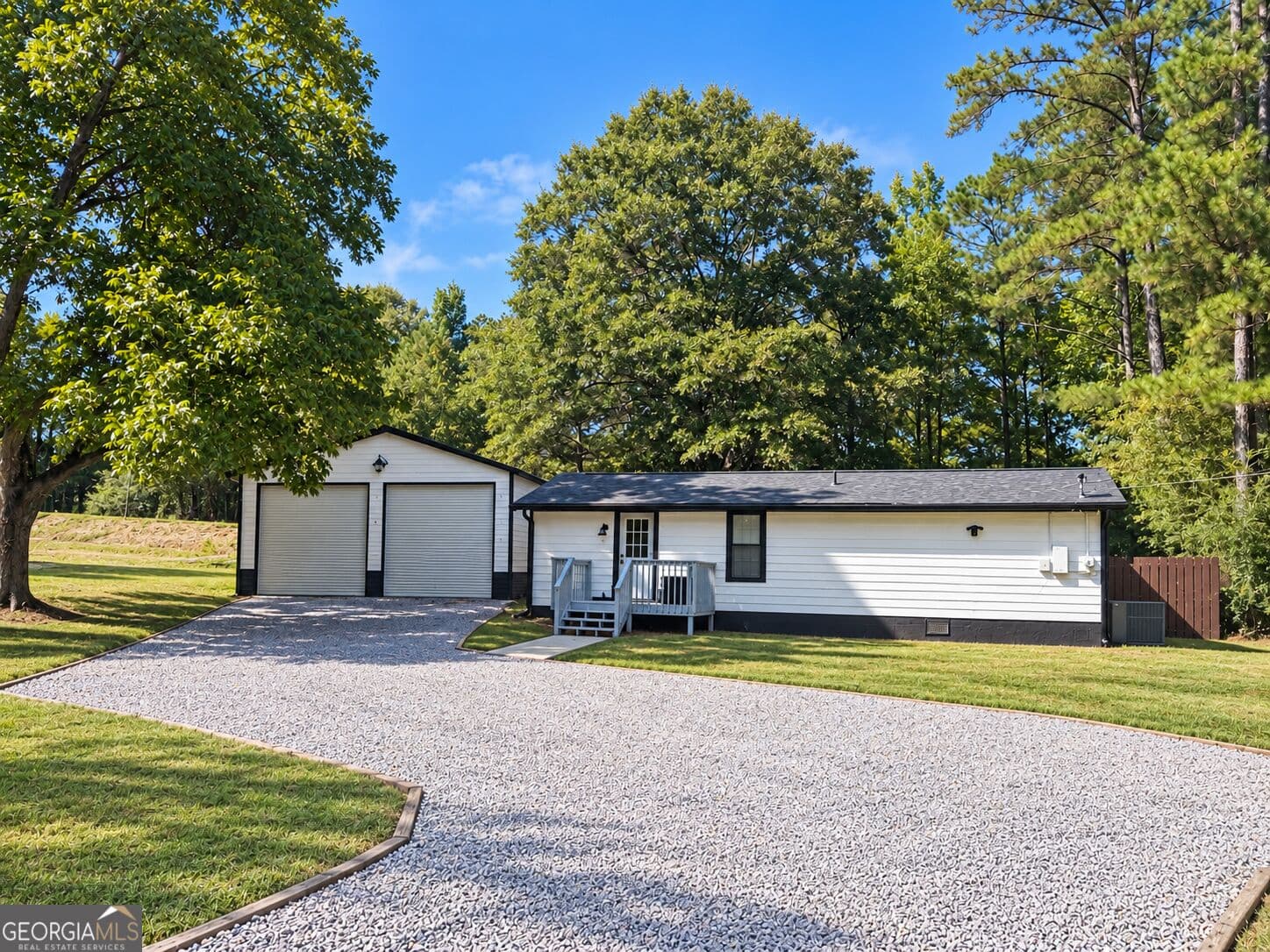 3 bedroom, 1 bathroom, 803 sq ft single family residence for sale at 701 Old Brent Road, Forsyth, GA 31029