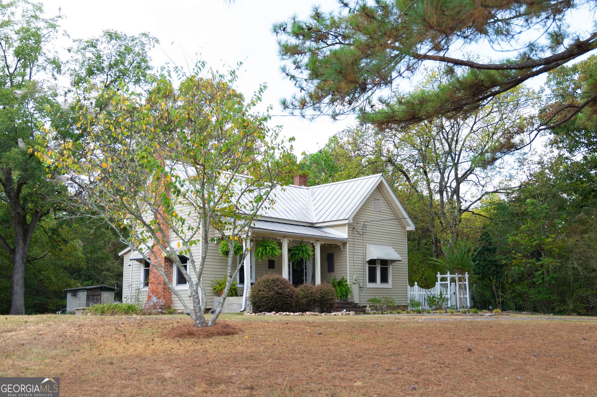 2 bedroom, 2 bathroom, 1,709 sq ft single family residence under contract at 2612 Midway Road, Lizella, GA 31052
