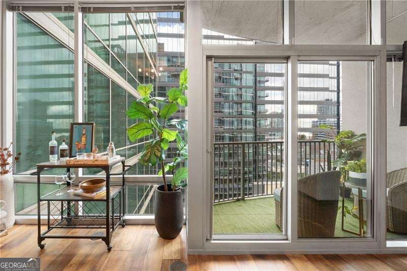 2 bedroom, 1 bathroom, 926 sq ft condominium for sale at 923 Peachtree Street 1221, Atlanta, GA 30309 — photo 6