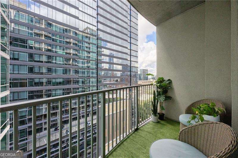 2 bedroom, 1 bathroom, 926 sq ft condominium for sale at 923 Peachtree Street 1221, Atlanta, GA 30309 — photo 7