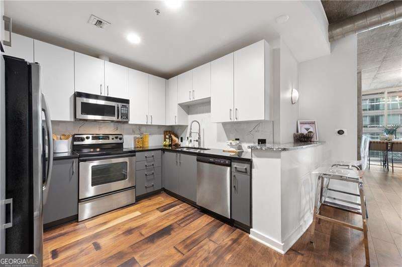 2 bedroom, 1 bathroom, 926 sq ft condominium for sale at 923 Peachtree Street 1221, Atlanta, GA 30309 — photo 3