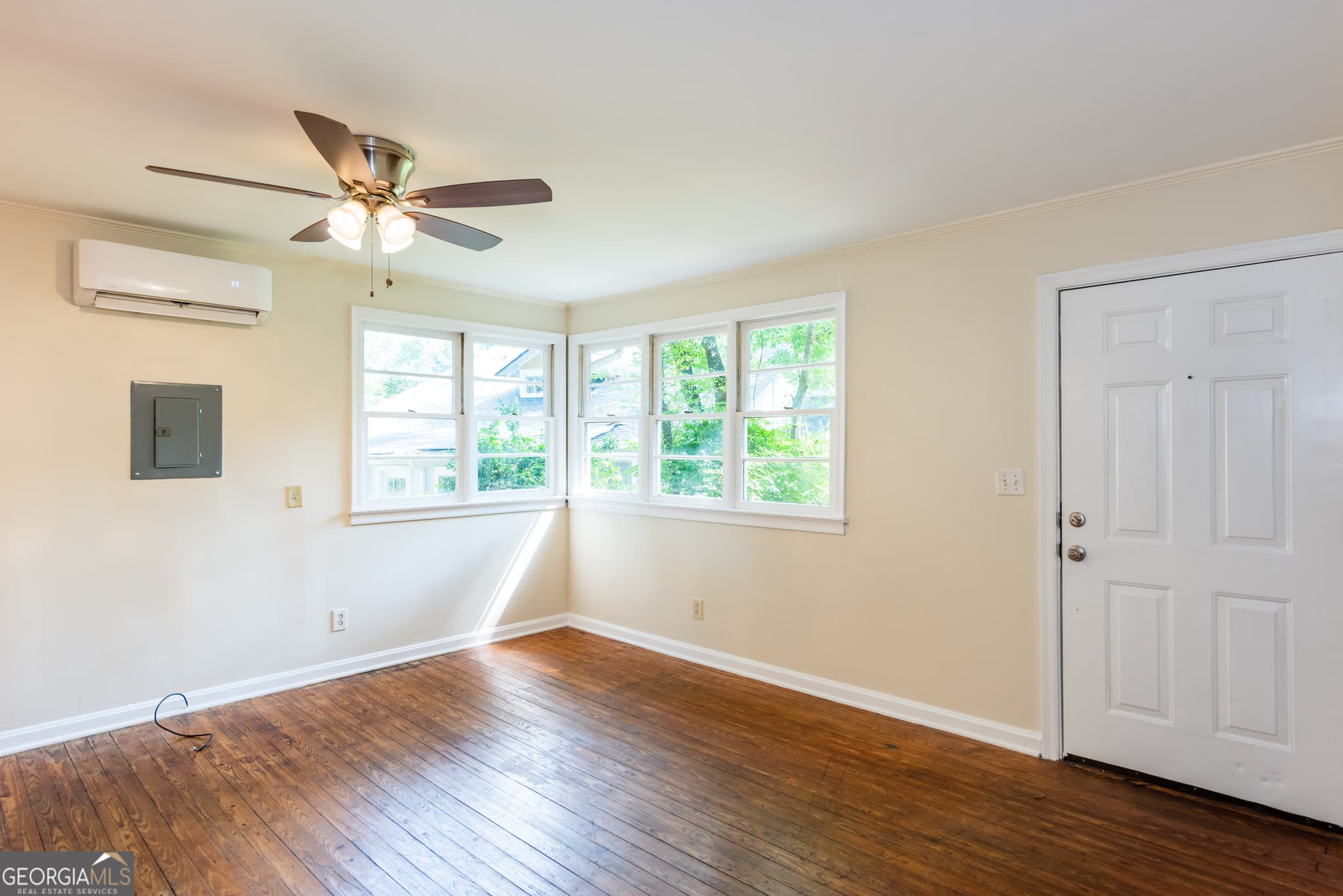2 bedroom, 1 bathroom, 800 sq ft single family residence for rent at 1318 Elizabeth Lane B - REAR, East Point, GA 30344 for $1,295 a month — photo 6
