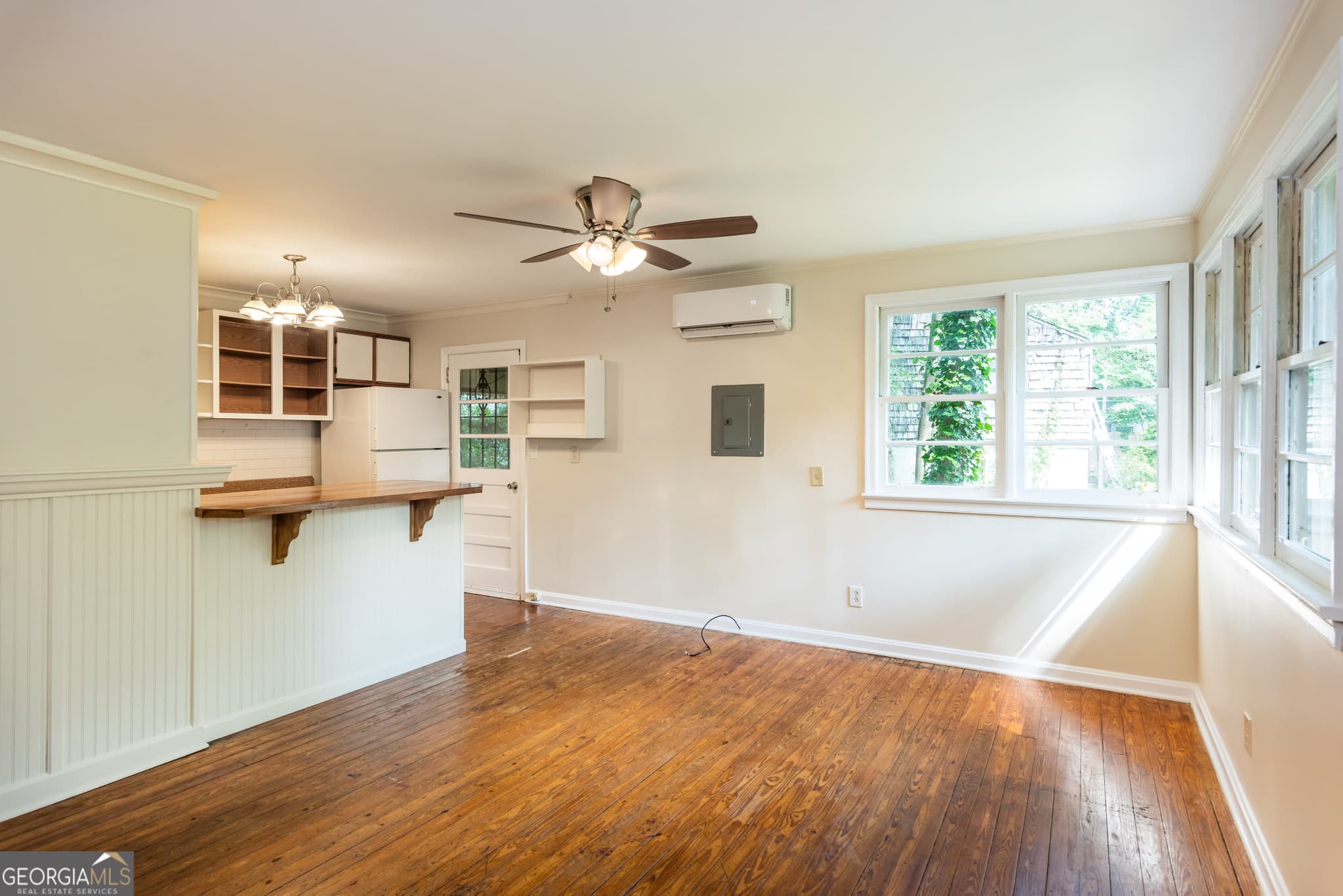 2 bedroom, 1 bathroom, 800 sq ft single family residence for rent at 1318 Elizabeth Lane B - REAR, East Point, GA 30344 for $1,295 a month — photo 5