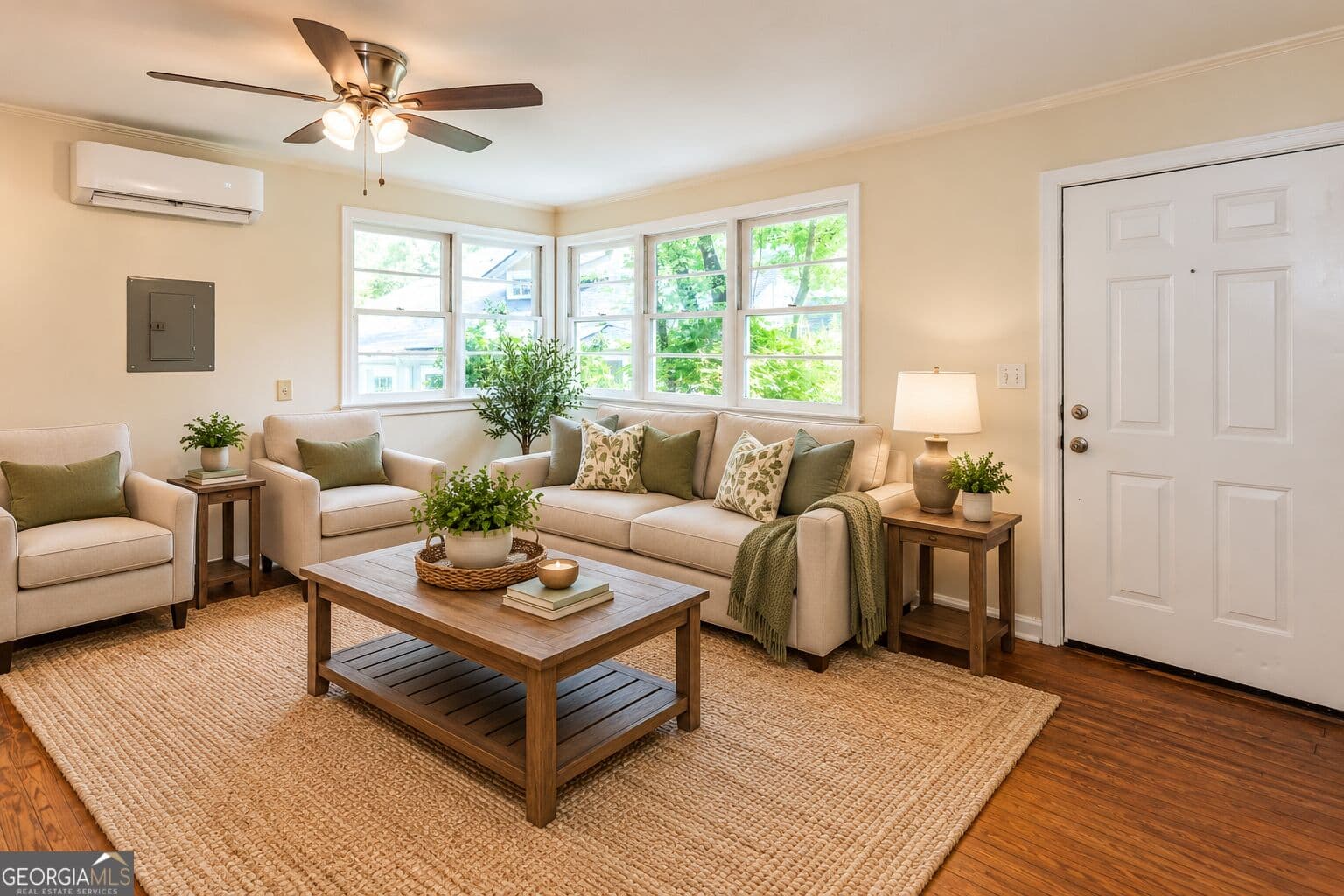 2 bedroom, 1 bathroom, 800 sq ft single family residence for rent at 1318 Elizabeth Lane B - REAR, East Point, GA 30344 for $1,295 a month — photo 4
