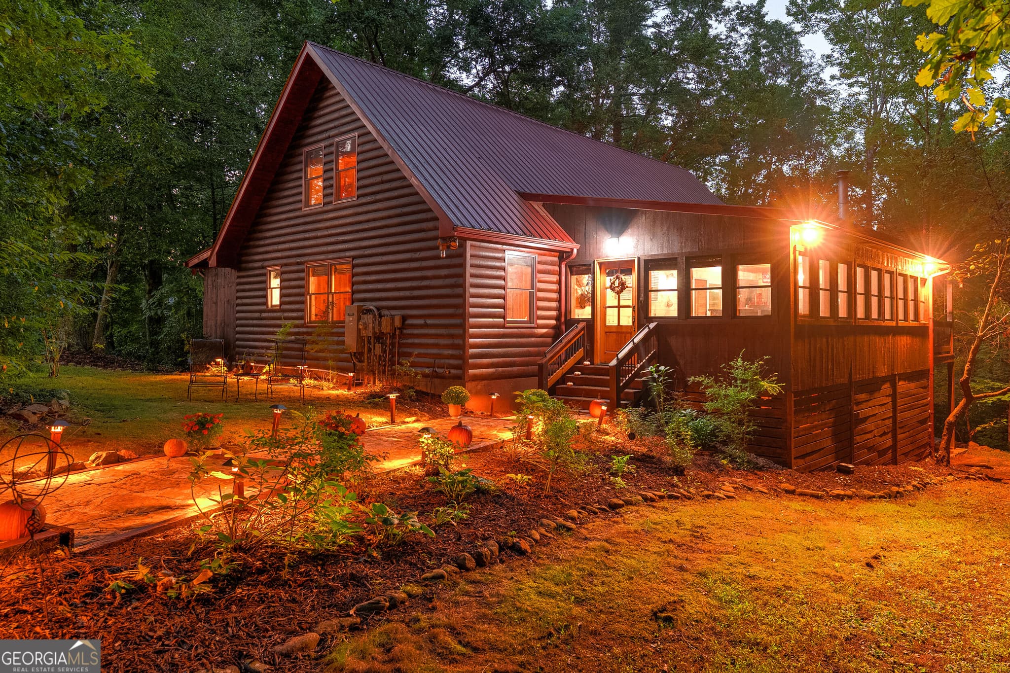 4 bedroom, 3 bathroom, 3,479 sq ft cabin,single family residence for sale at 284 Major Ridge Road, Blue Ridge, GA 30513 — photo 2