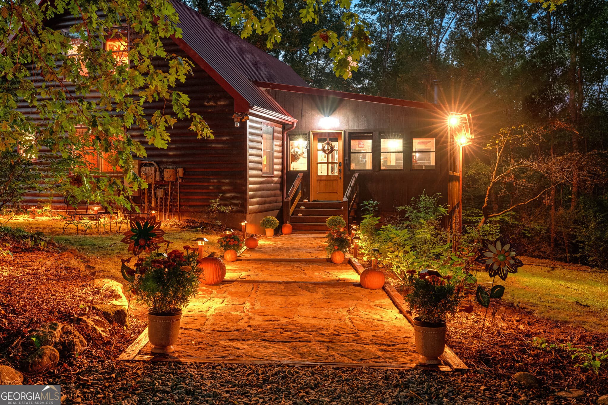 4 bedroom, 3 bathroom, 3,479 sq ft cabin,single family residence for sale at 284 Major Ridge Road, Blue Ridge, GA 30513 — photo 3