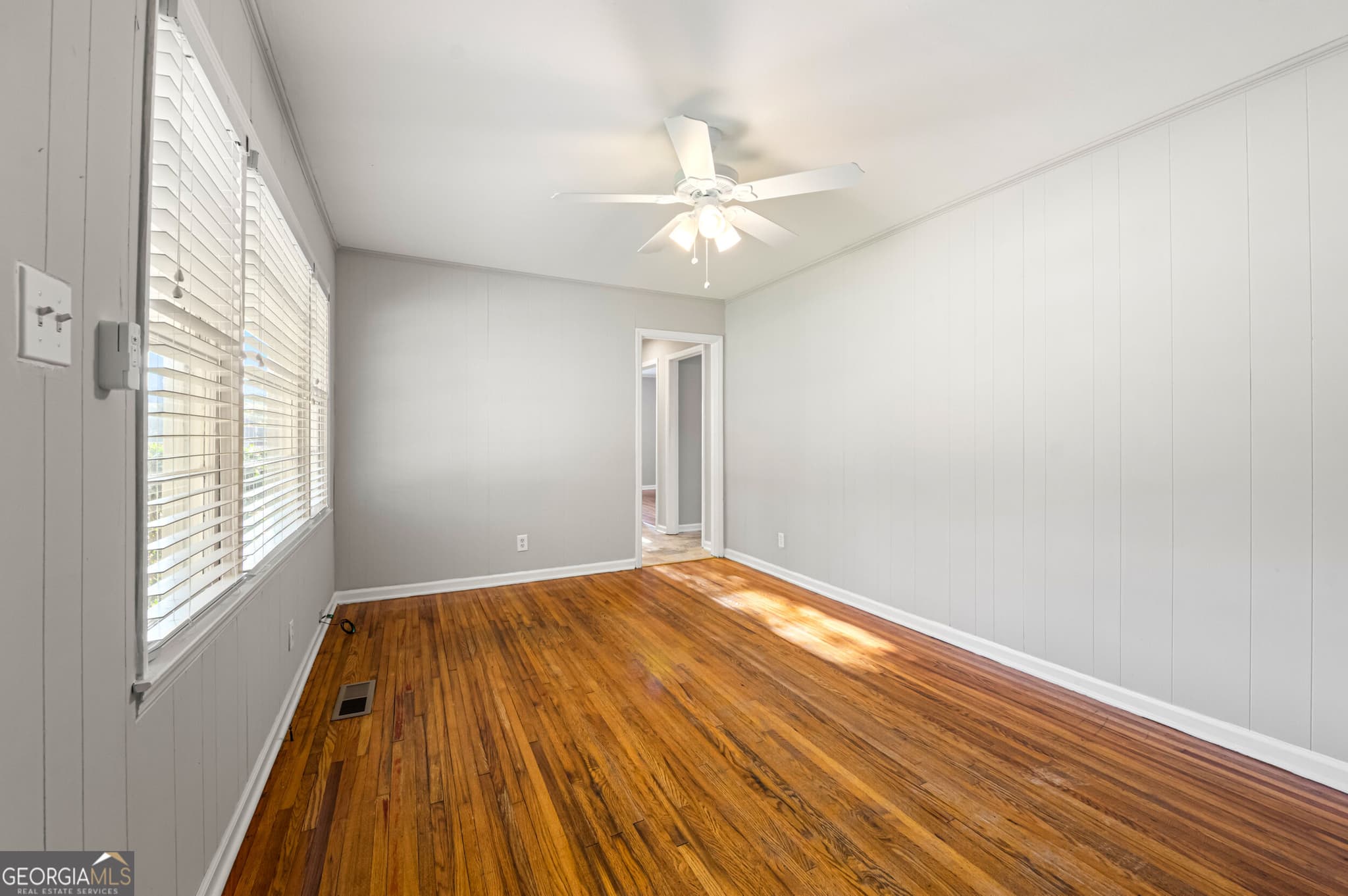 2 bedroom, 1 bathroom, 988 sq ft single family residence for sale at 254 Bellvue Drive, Toccoa, GA 30577 — photo 2