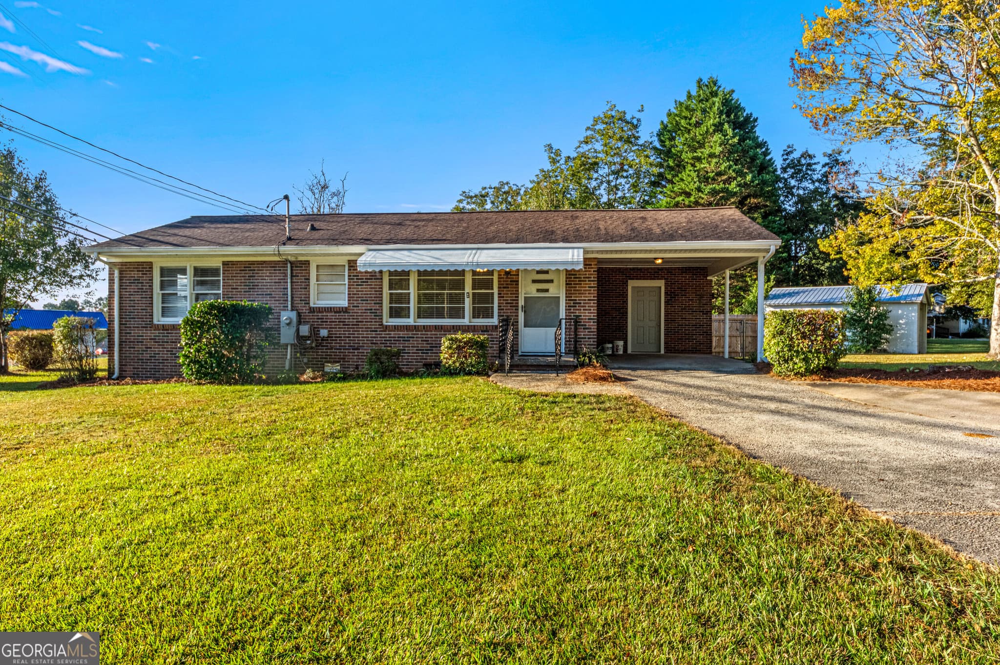 2 bedroom, 1 bathroom, 988 sq ft single family residence for sale at 254 Bellvue Drive, Toccoa, GA 30577