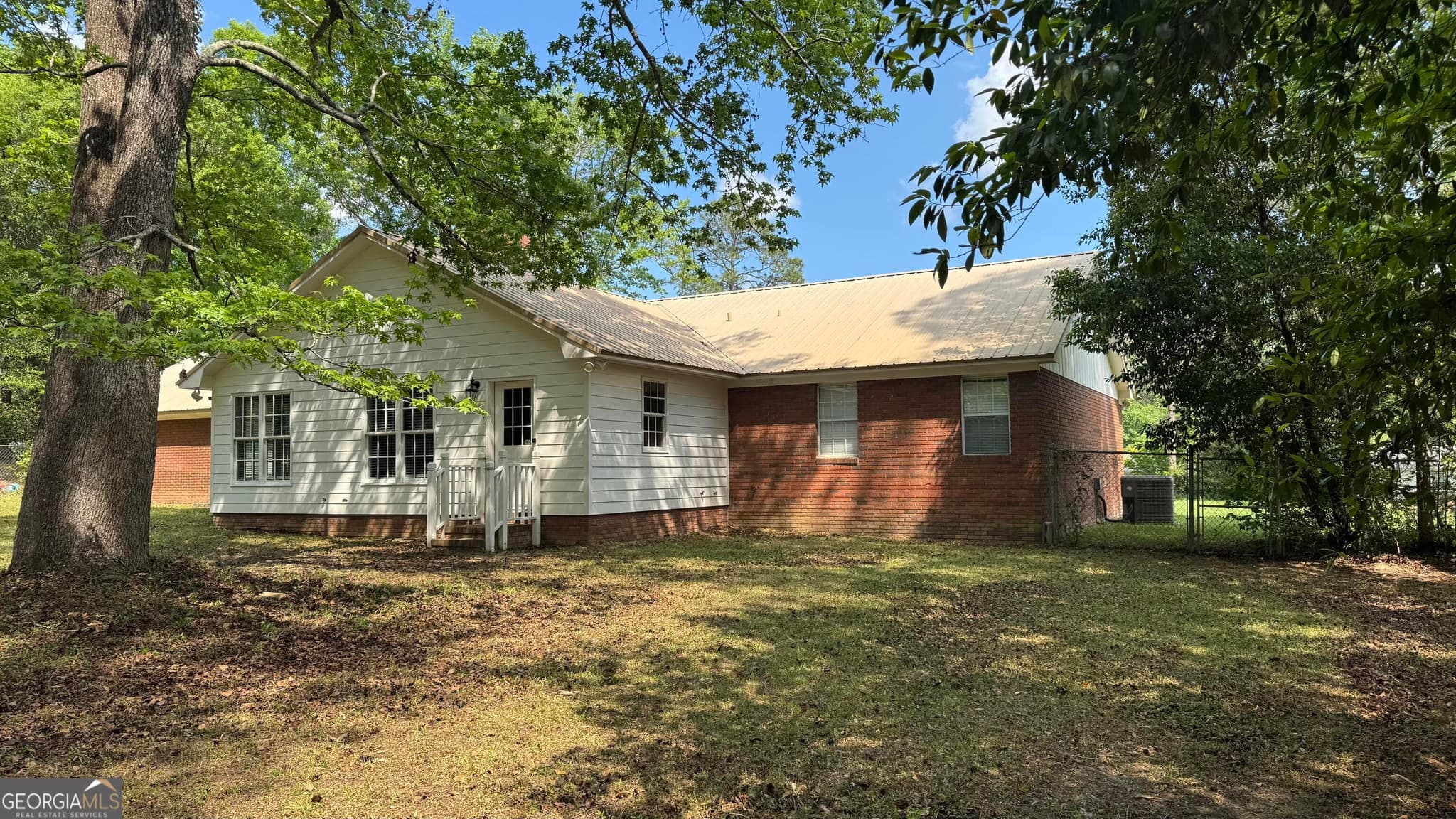 4 bedroom, 2.5 bathroom, 2,508 sq ft single family residence for sale at 355 Summerhill Road, Thomasville, GA 31757 — photo 6
