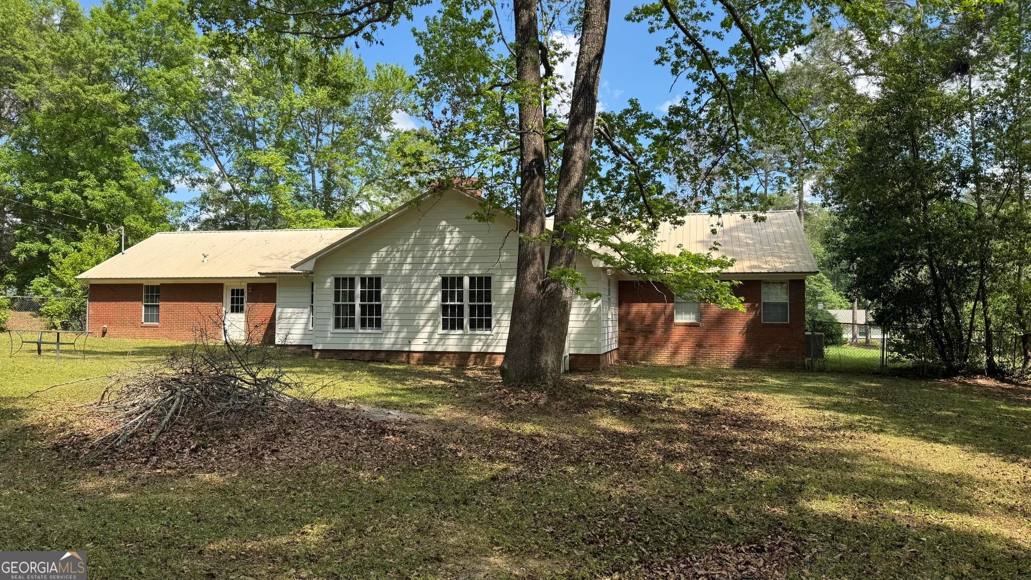 4 bedroom, 2.5 bathroom, 2,508 sq ft single family residence for sale at 355 Summerhill Road, Thomasville, GA 31757 — photo 3