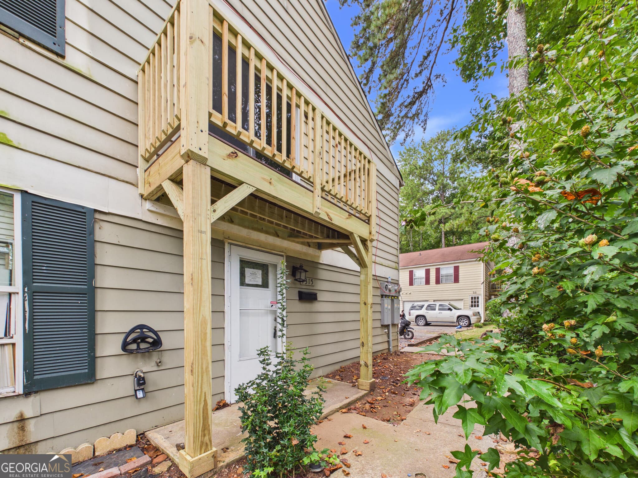 2 bedroom, 1 bathroom, 882 sq ft condominium for sale at 1315 Old Coach Road, Marietta, GA 30008 — photo 2