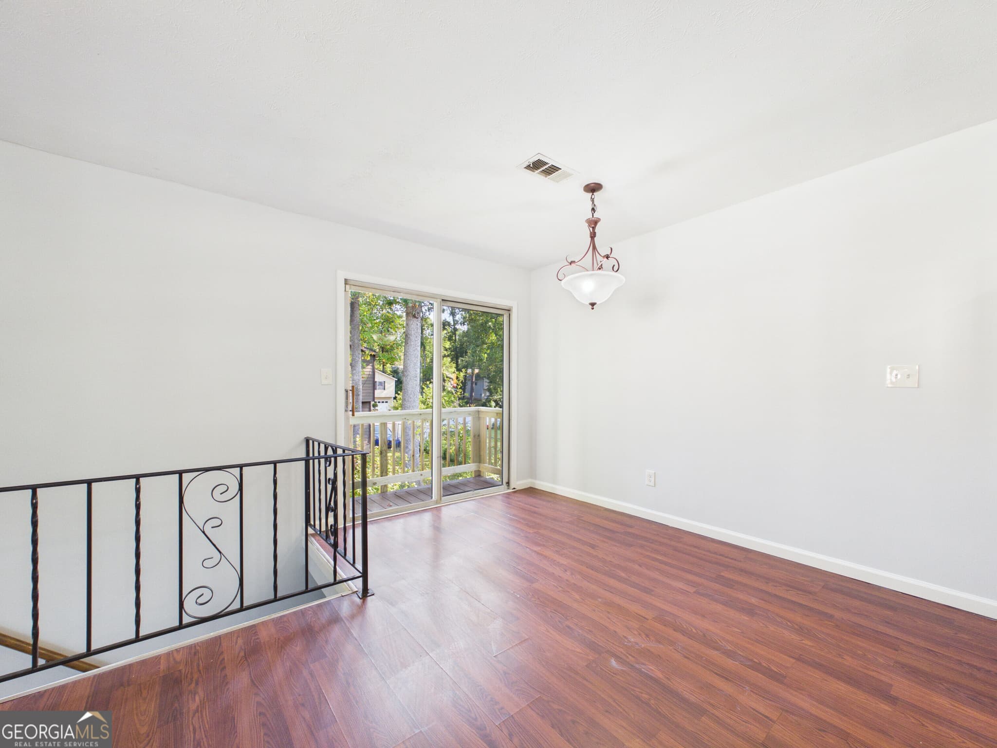 2 bedroom, 1 bathroom, 882 sq ft condominium for sale at 1315 Old Coach Road, Marietta, GA 30008 — photo 5