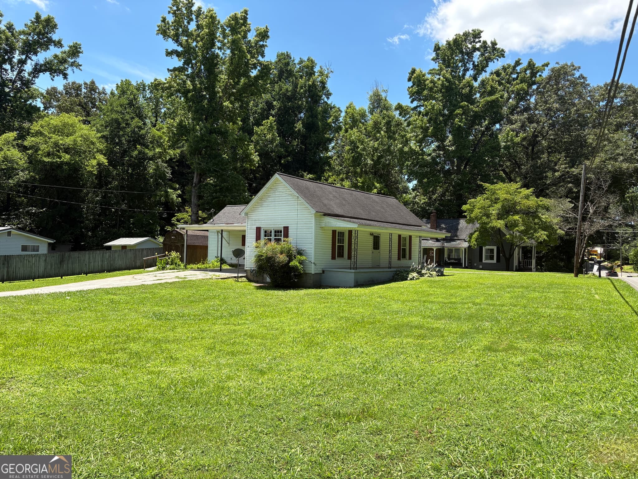 3 bedroom, 2 bathroom, 1,255 sq ft single family residence for sale at 208 Warthen Street, Lafayette, GA 30728 — photo 2