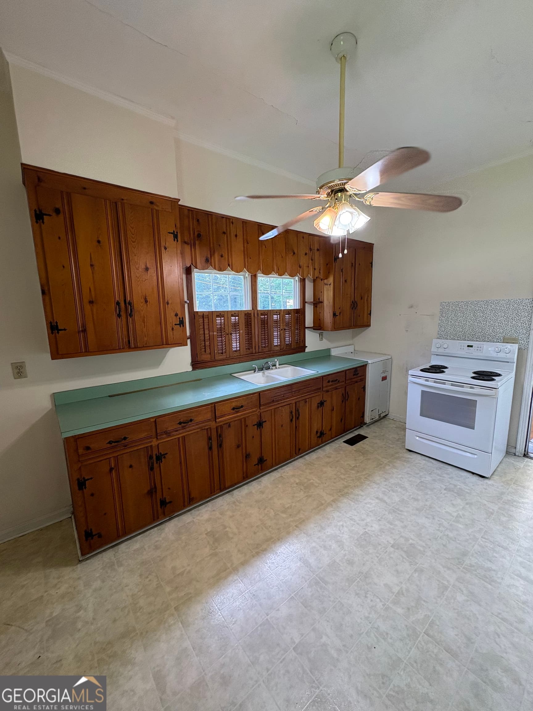 3 bedroom, 2 bathroom, 1,255 sq ft single family residence for sale at 208 Warthen Street, Lafayette, GA 30728 — photo 9