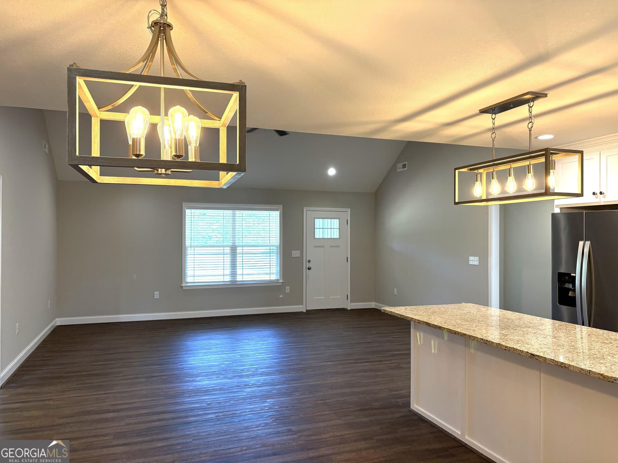 3 bedroom, 2 bathroom, 1,700 sq ft single family residence under contract at 221 Buckingham Parc Circle, East Dublin, GA 31027 — photo 6