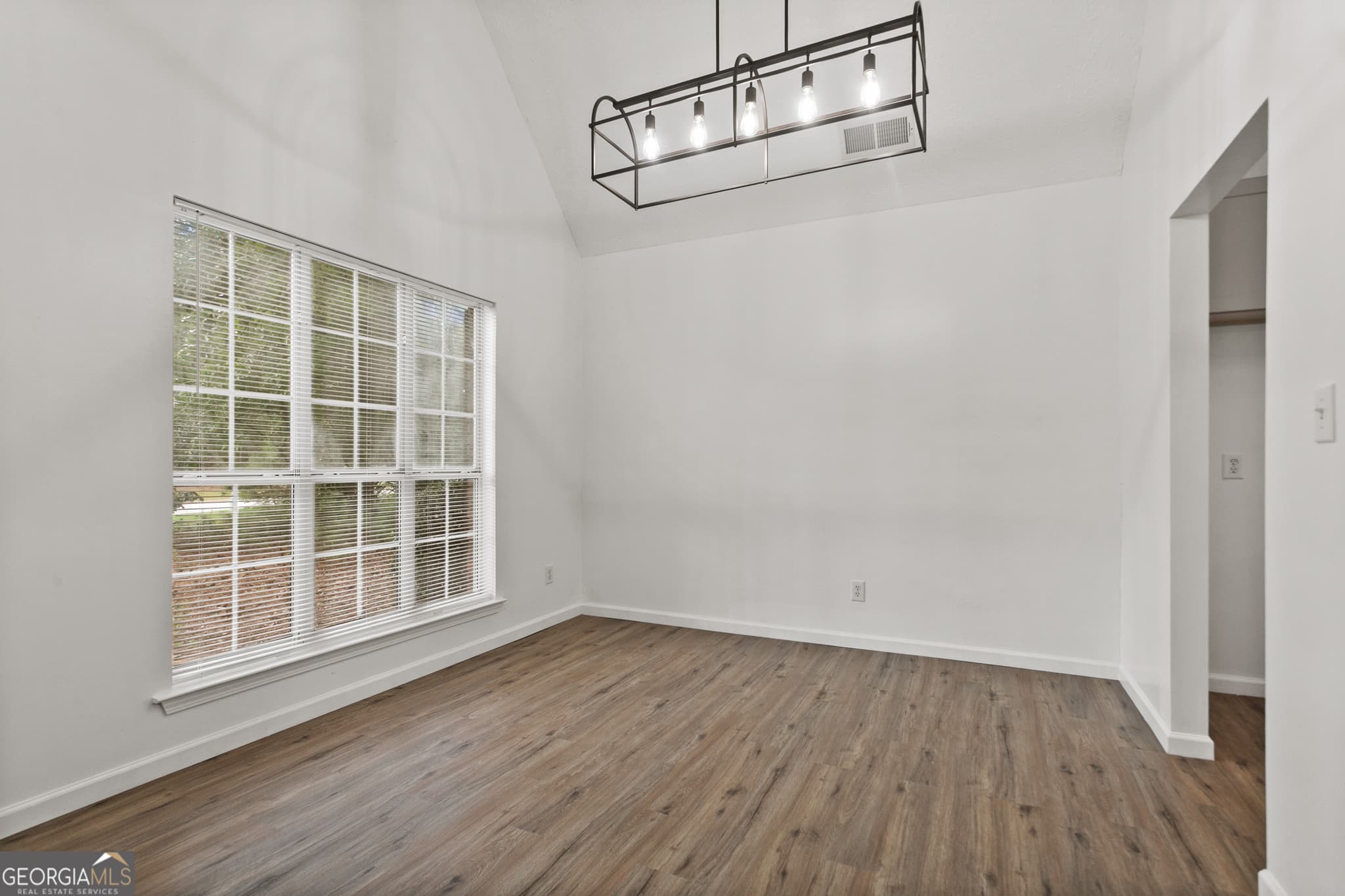 3 bedroom, 2.5 bathroom, 1,614 sq ft single family residence for sale at 164 Bradford Station Drive, Sharpsburg, GA 30277 — photo 2