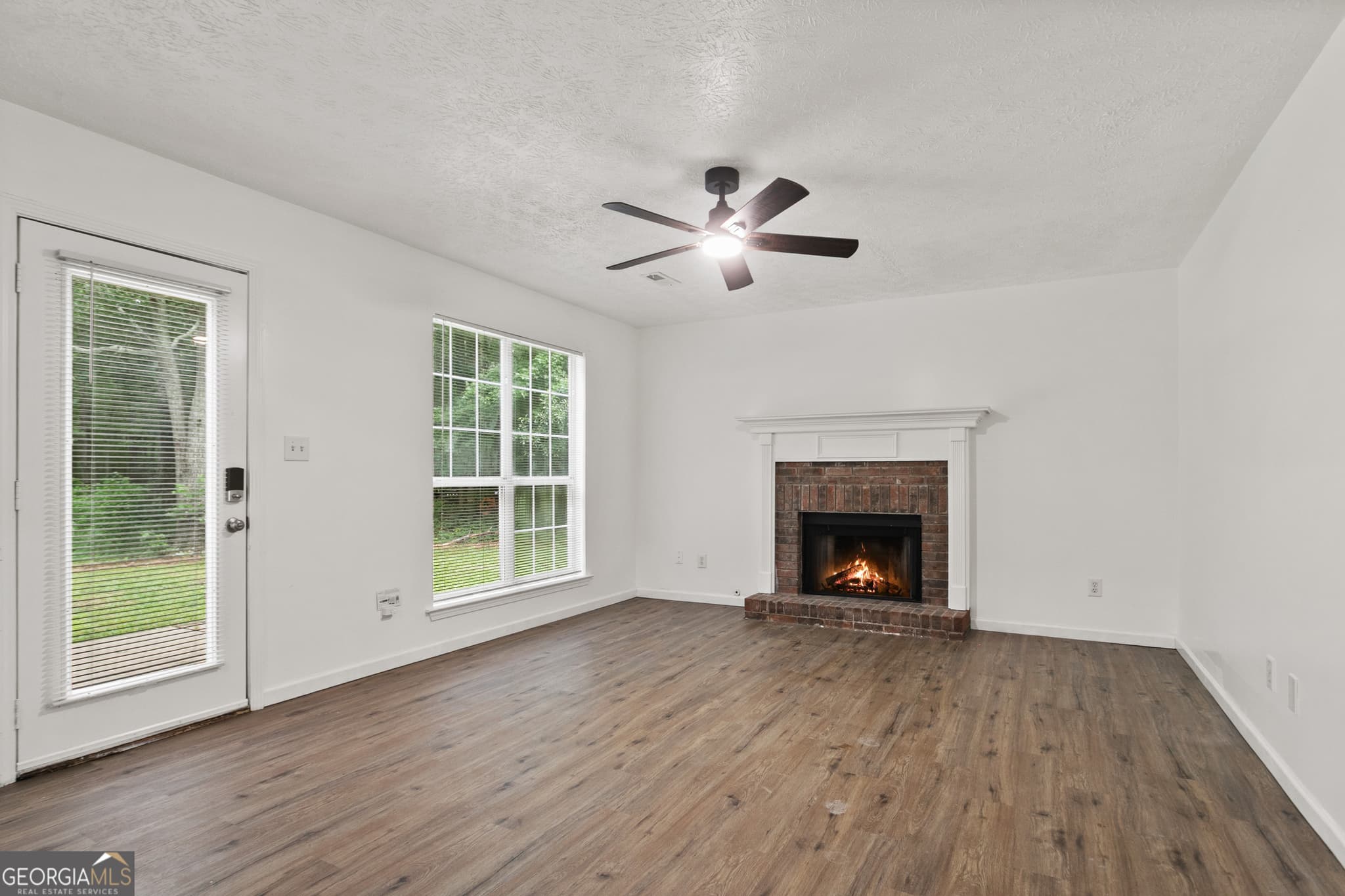 3 bedroom, 2.5 bathroom, 1,614 sq ft single family residence for sale at 164 Bradford Station Drive, Sharpsburg, GA 30277 — photo 6