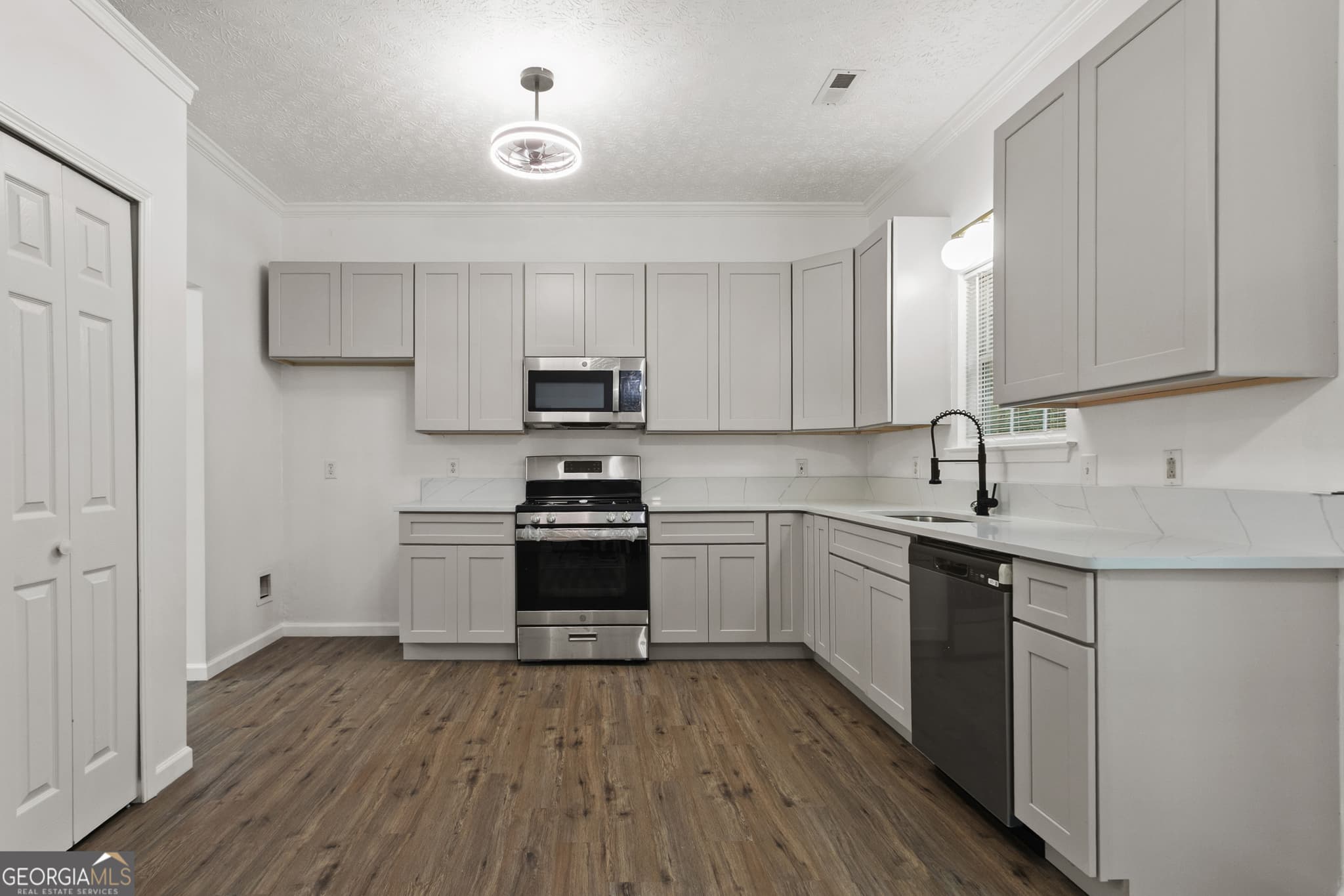 3 bedroom, 2.5 bathroom, 1,614 sq ft single family residence for sale at 164 Bradford Station Drive, Sharpsburg, GA 30277 — photo 3