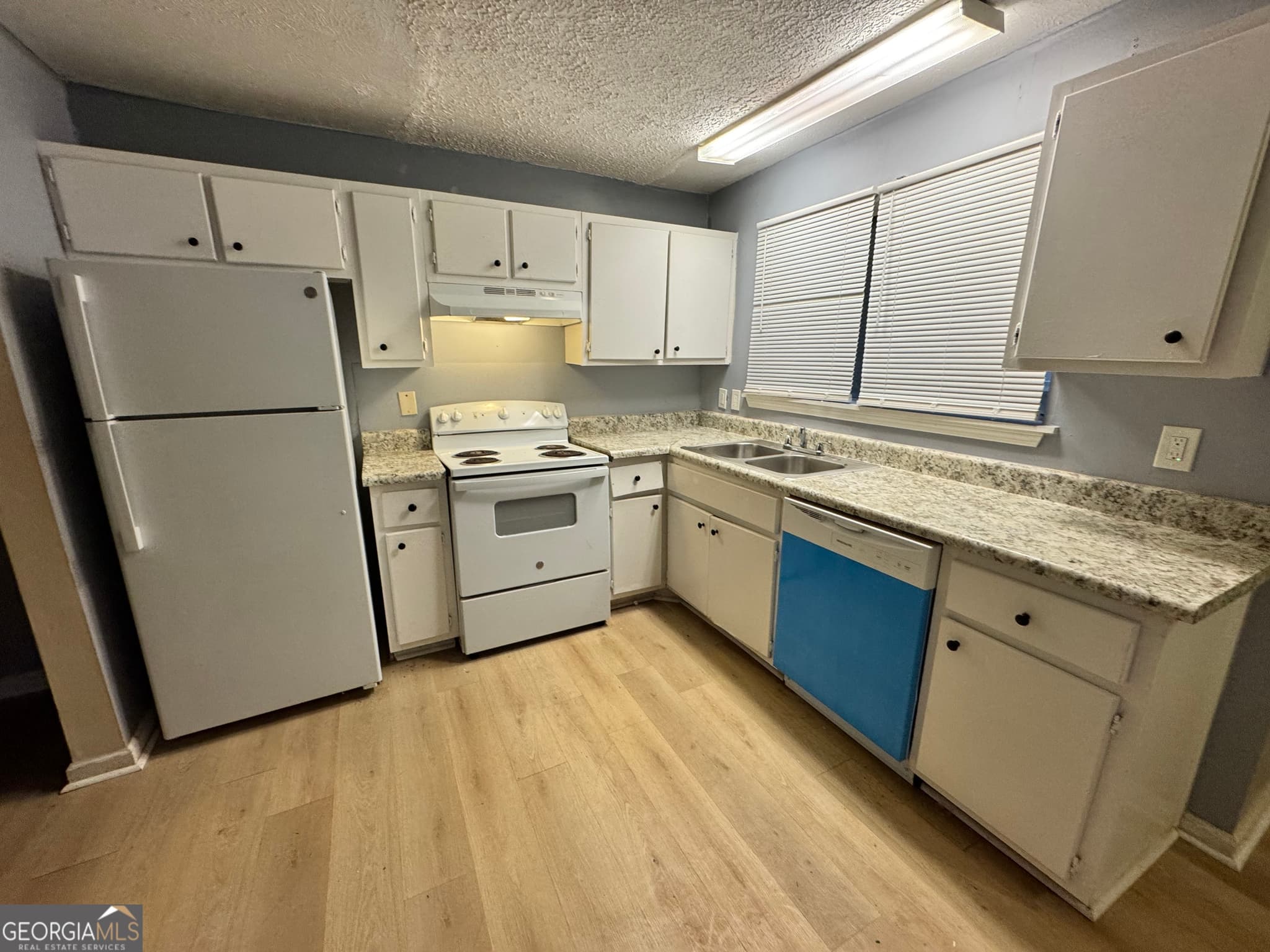 2 bedroom, 2 bathroom, 1,168 sq ft condominium for sale at 3575 Oakvale Road 911, Decatur, GA 30034 — photo 2