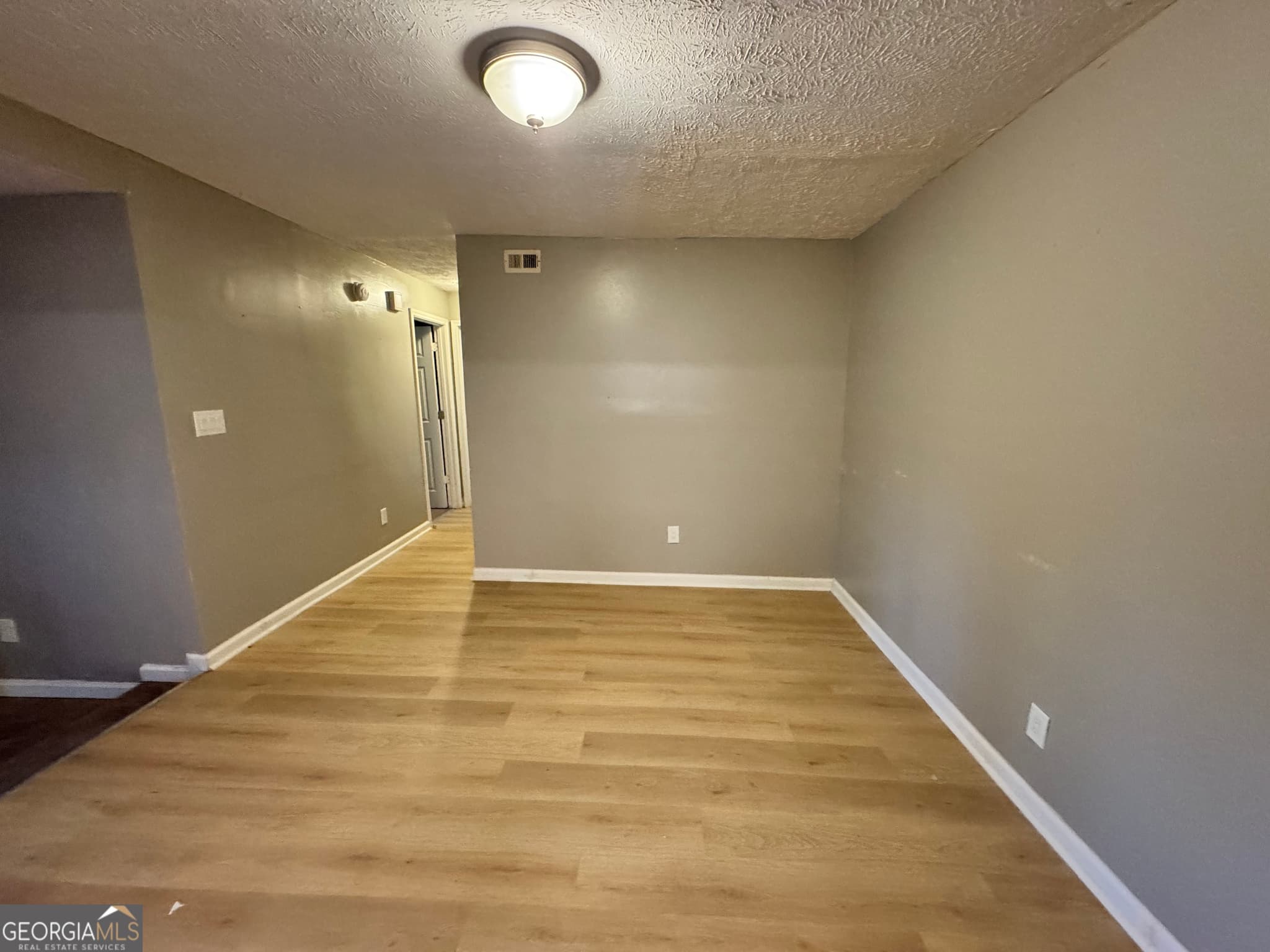 2 bedroom, 2 bathroom, 1,168 sq ft condominium for sale at 3575 Oakvale Road 911, Decatur, GA 30034 — photo 3