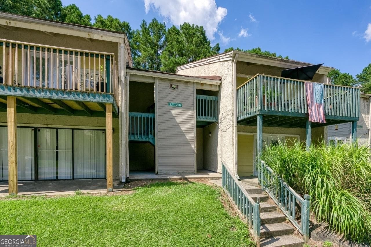 2 bedroom, 2 bathroom, 1,168 sq ft condominium for sale at 3575 Oakvale Road 911, Decatur, GA 30034 — photo 1 of 10