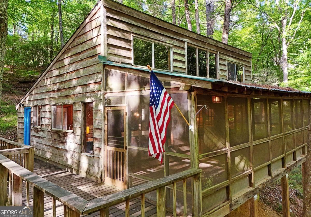 2 bedroom, 1 bathroom, 1,208 sq ft cabin,single family residence for sale at 214 Sourwood Drive, Blue Ridge, GA 30513 — photo 3