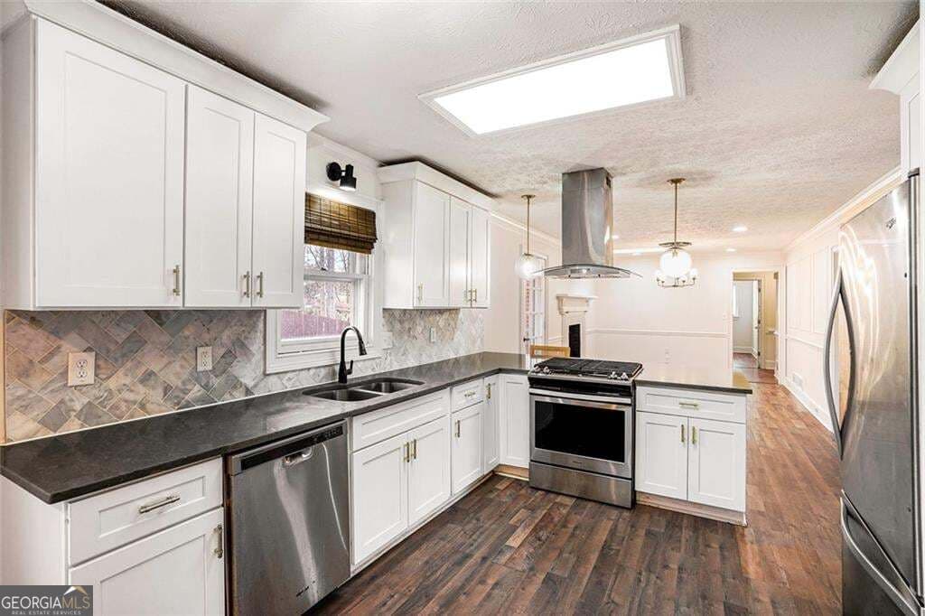 3 bedroom, 2 bathroom, 1,600 sq ft single family residence for sale at 1305 Bellemeade Circle, Mableton, GA 30126 — photo 7