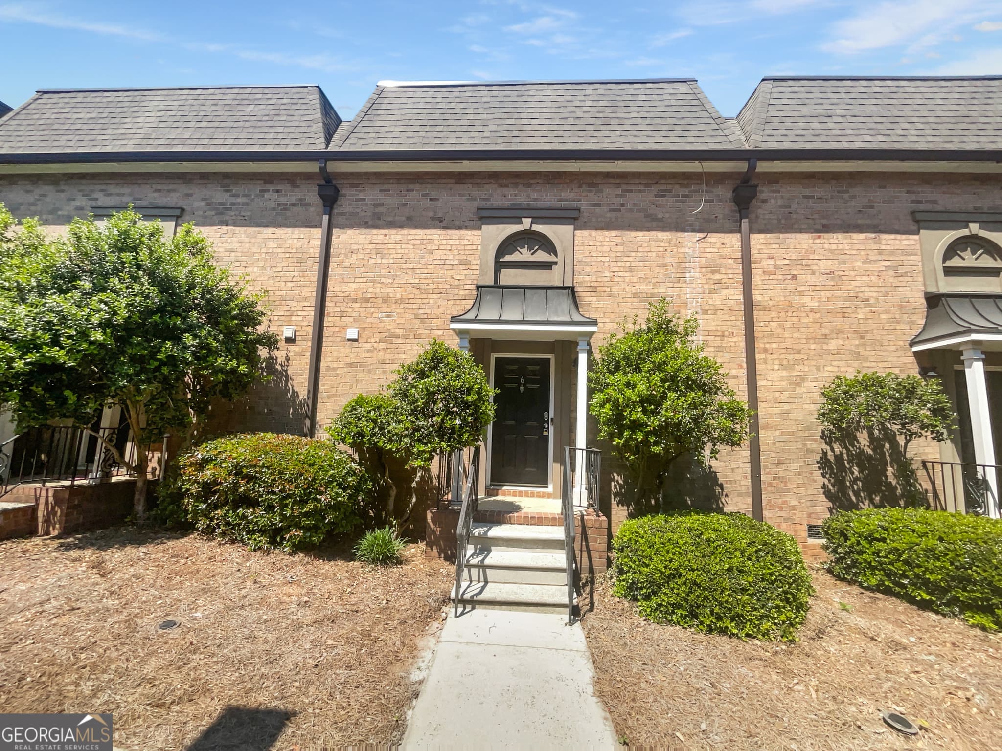 2 bedroom, 2.5 bathroom, 1,228 sq ft condominium sold at 6980 Roswell Road J6, Sandy Springs, GA 30328