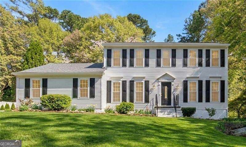 4 bedroom, 2.5 bathroom single family residence for rent at 4921 Heritage Trace Court, Marietta, GA 30062 for $3,000 a month — photo 3