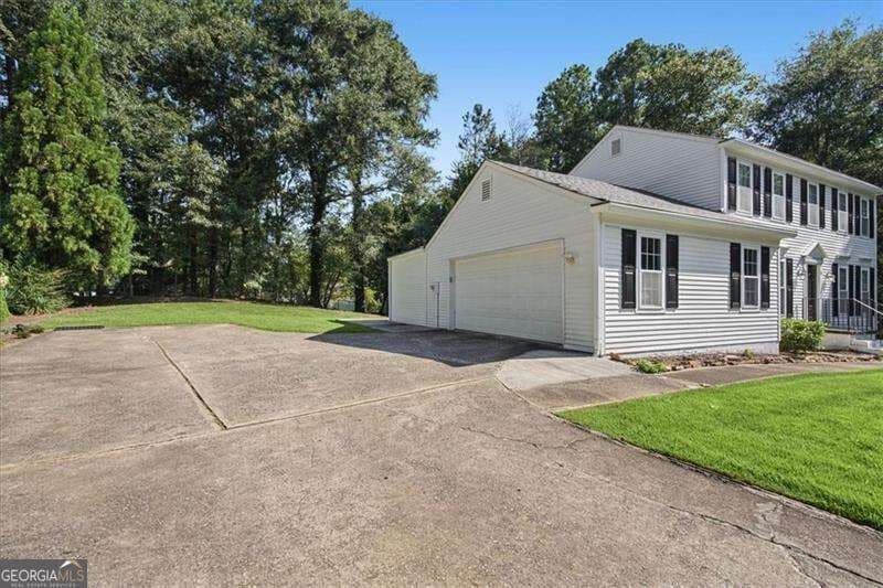 4 bedroom, 2.5 bathroom single family residence for rent at 4921 Heritage Trace Court, Marietta, GA 30062 for $3,000 a month — photo 5