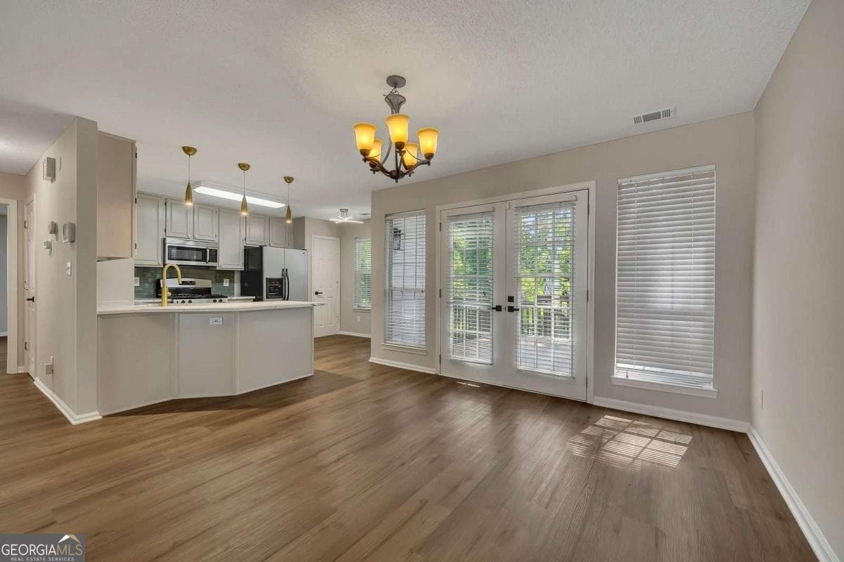 3 bedroom, 2.5 bathroom, 1,955 sq ft single family residence for sale at 4704 Vineyard Court, Smyrna, GA 30082 — photo 6